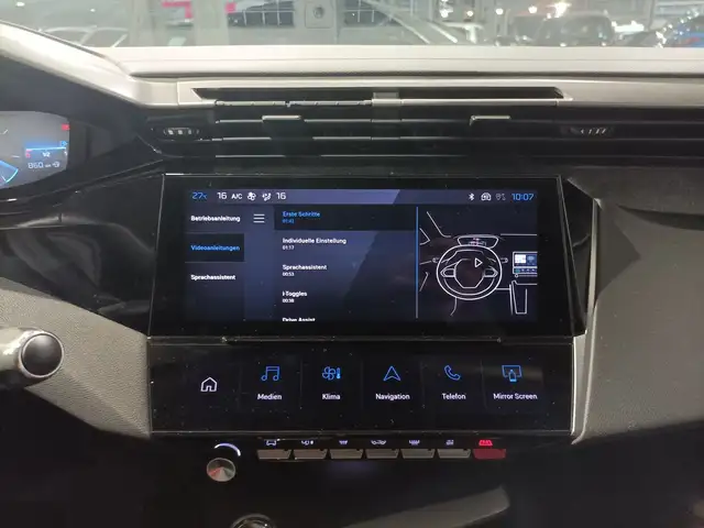 Peugeot 308 view 11