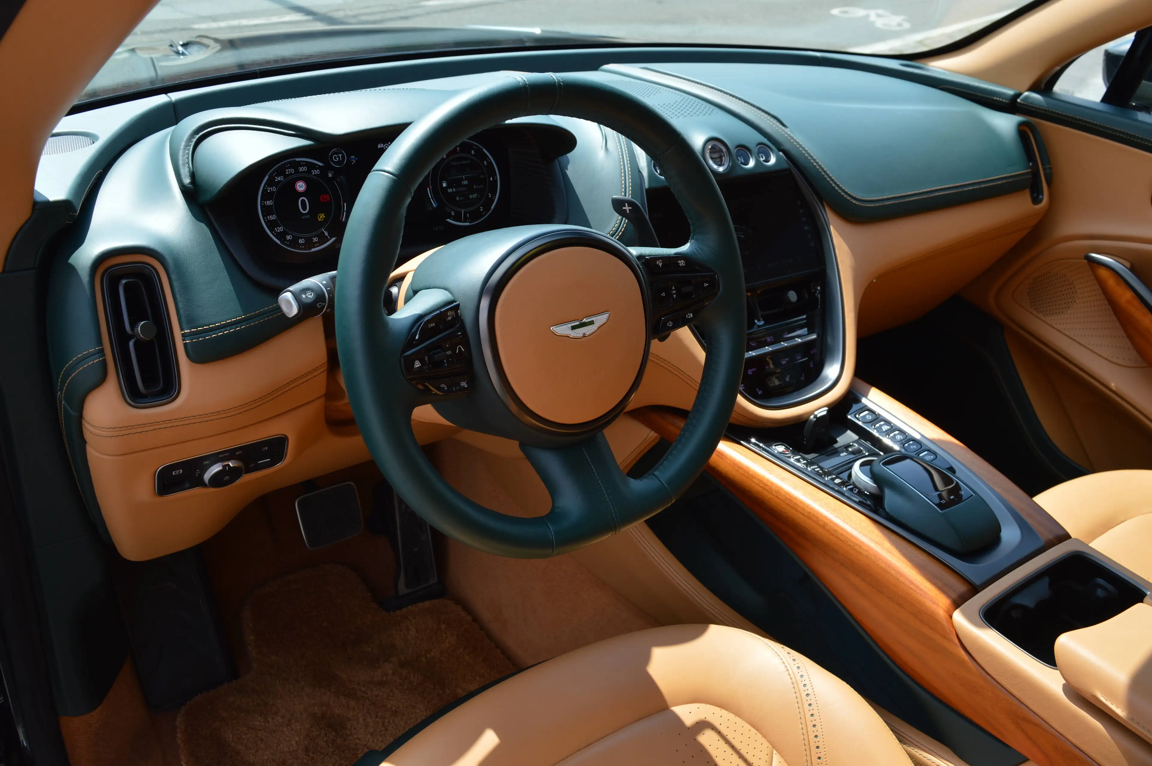 Aston Martin DBX 4.0i V8 Biturbo - Top condition - Full history — photo 8
