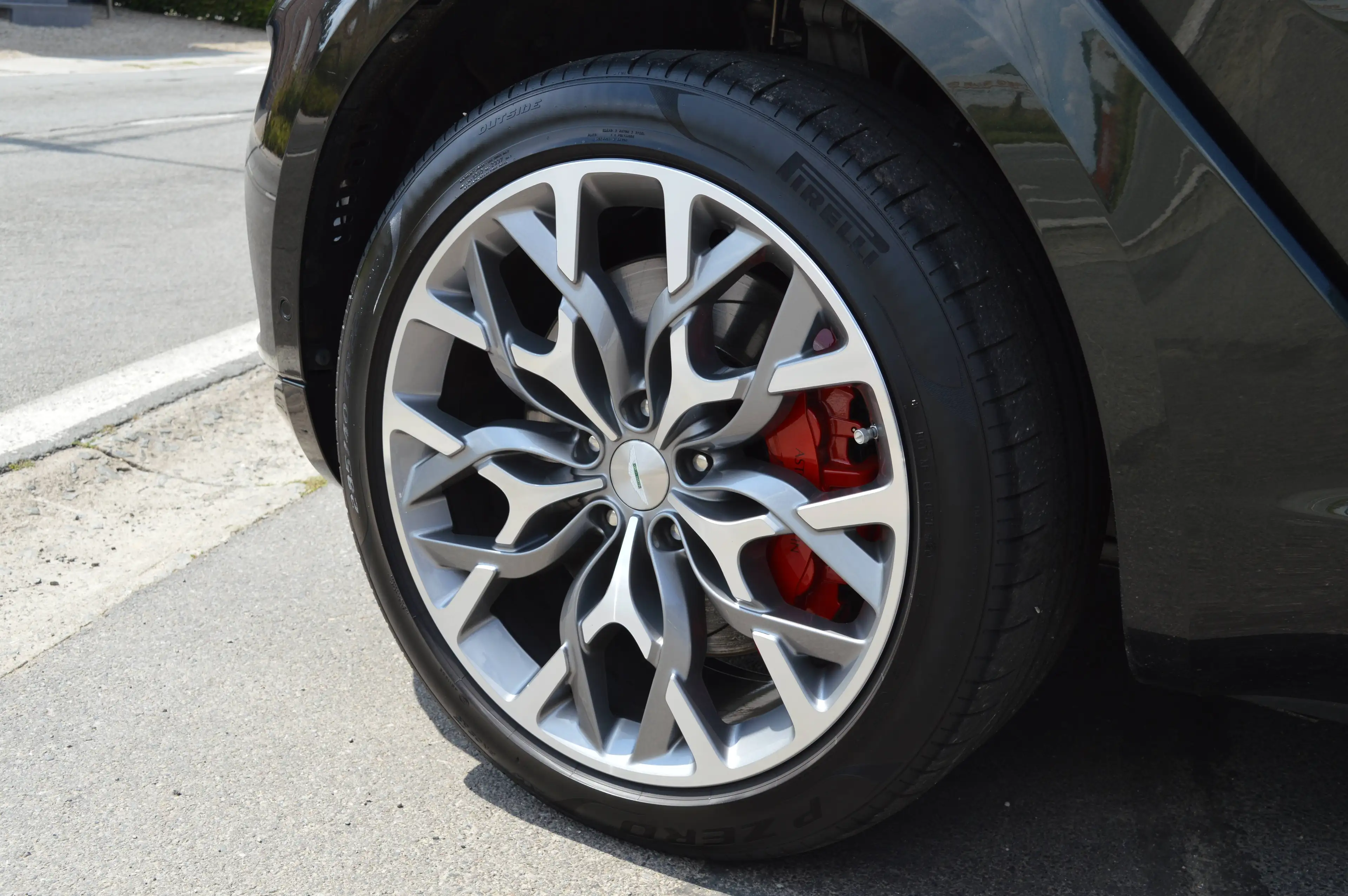 Aston Martin DBX 4.0i V8 Biturbo - Top condition - Full history — photo 6