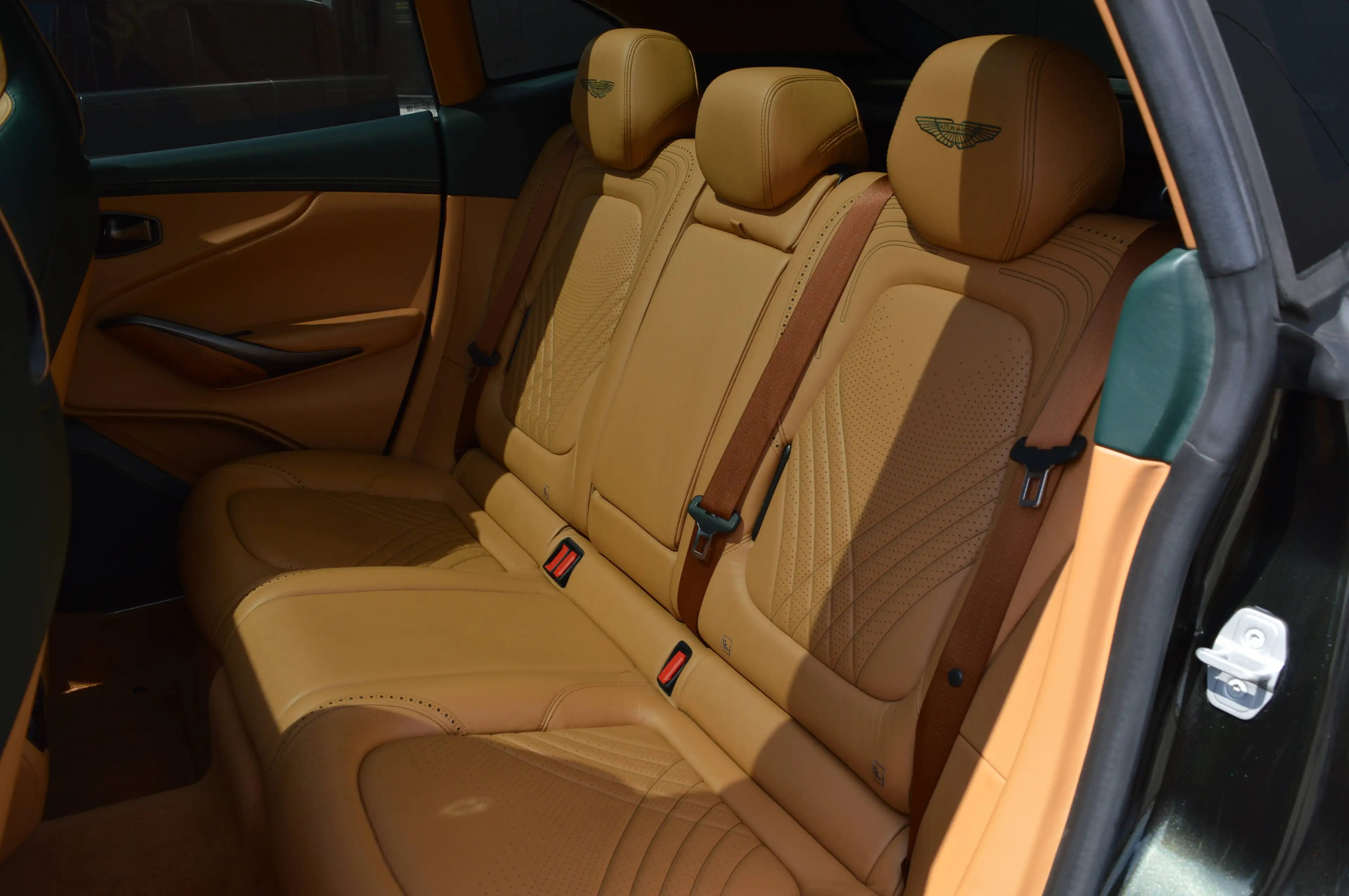 Aston Martin DBX 4.0i V8 Biturbo - Top condition - Full history — photo 11