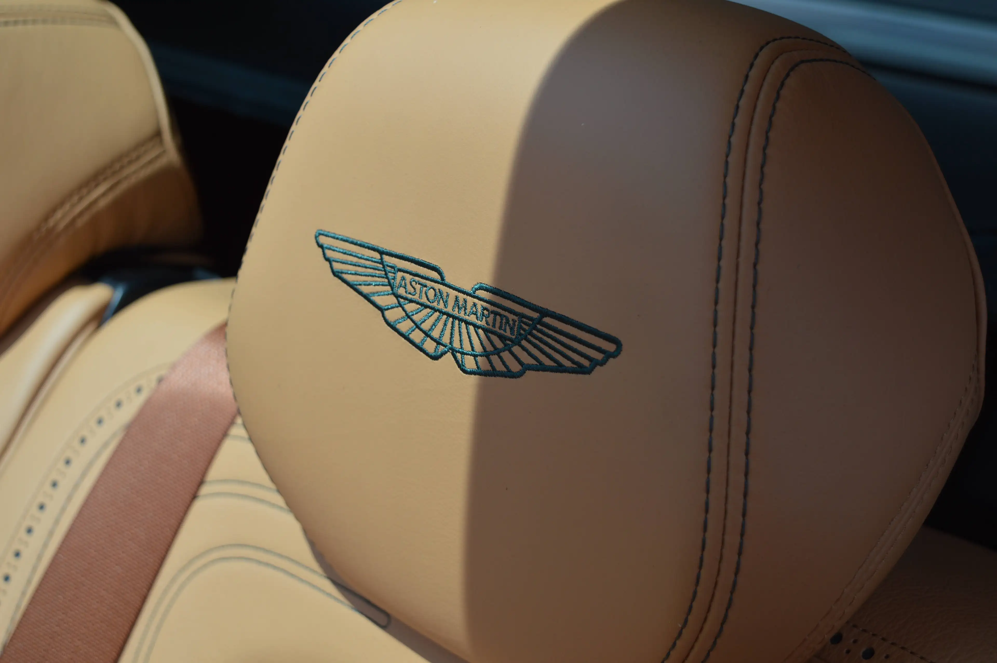 Aston Martin DBX 4.0i V8 Biturbo - Top condition - Full history — photo 13