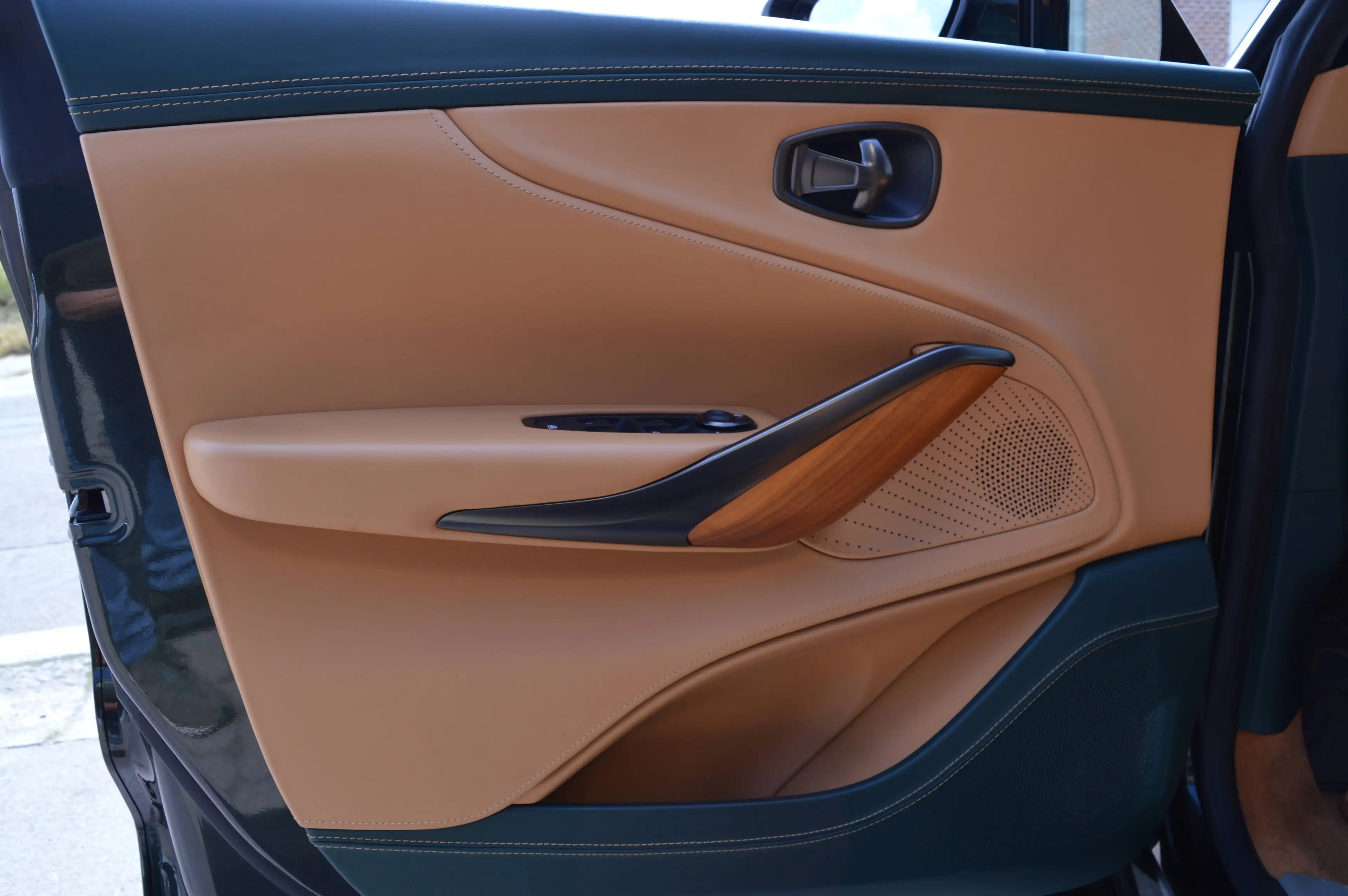 Aston Martin DBX 4.0i V8 Biturbo - Top condition - Full history — photo 14