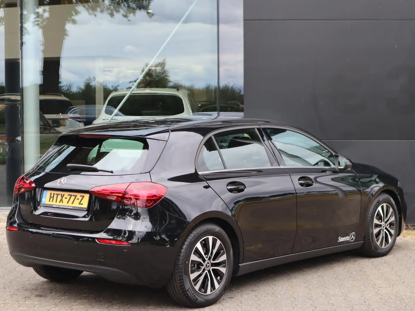 Mercedes-Benz A 180 Star Edition Zwart - 2