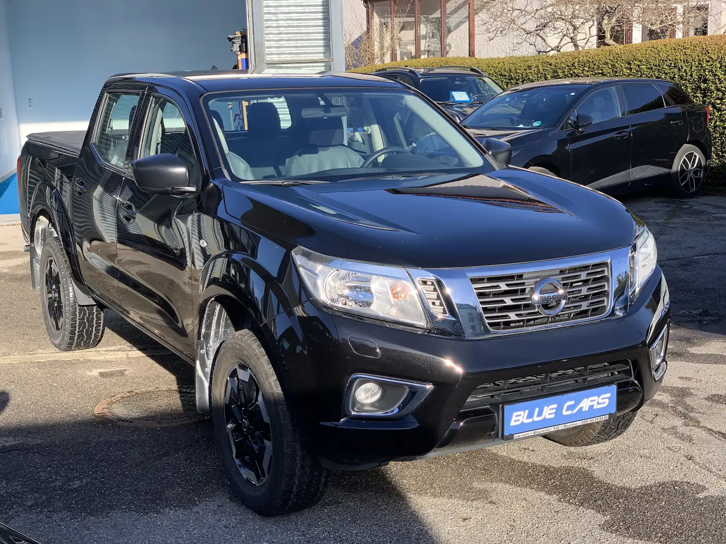 Nissan NP300 Double Cab 4x4/SHZ/AHK/Garantie Nero - 2