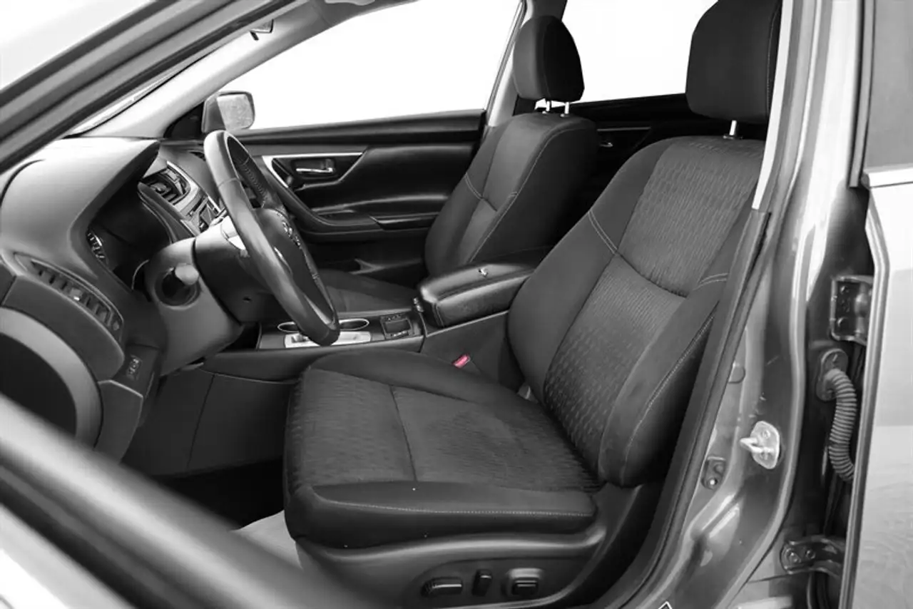 Nissan Altima снимка Nissan Altima