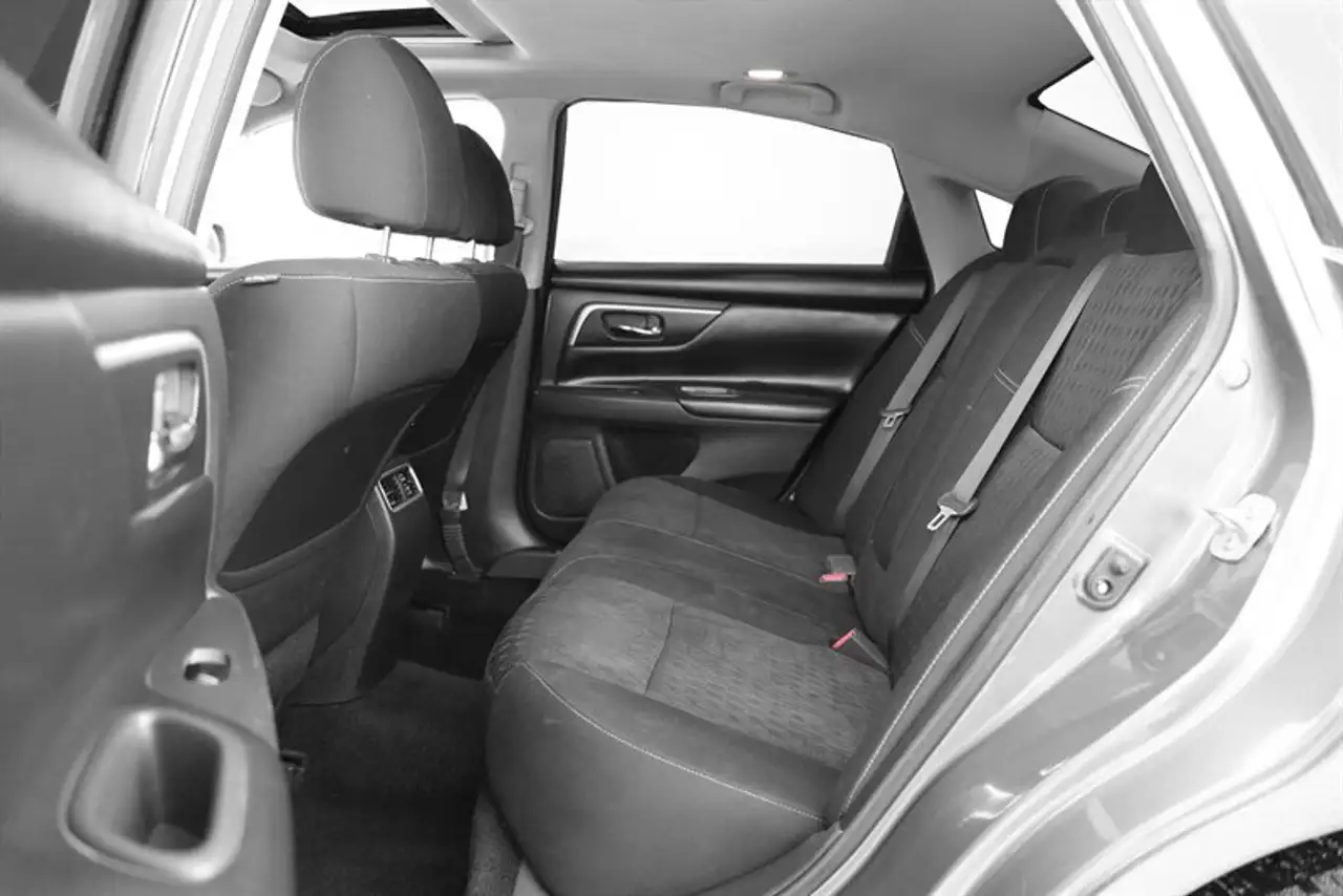 Nissan Altima снимка Nissan Altima