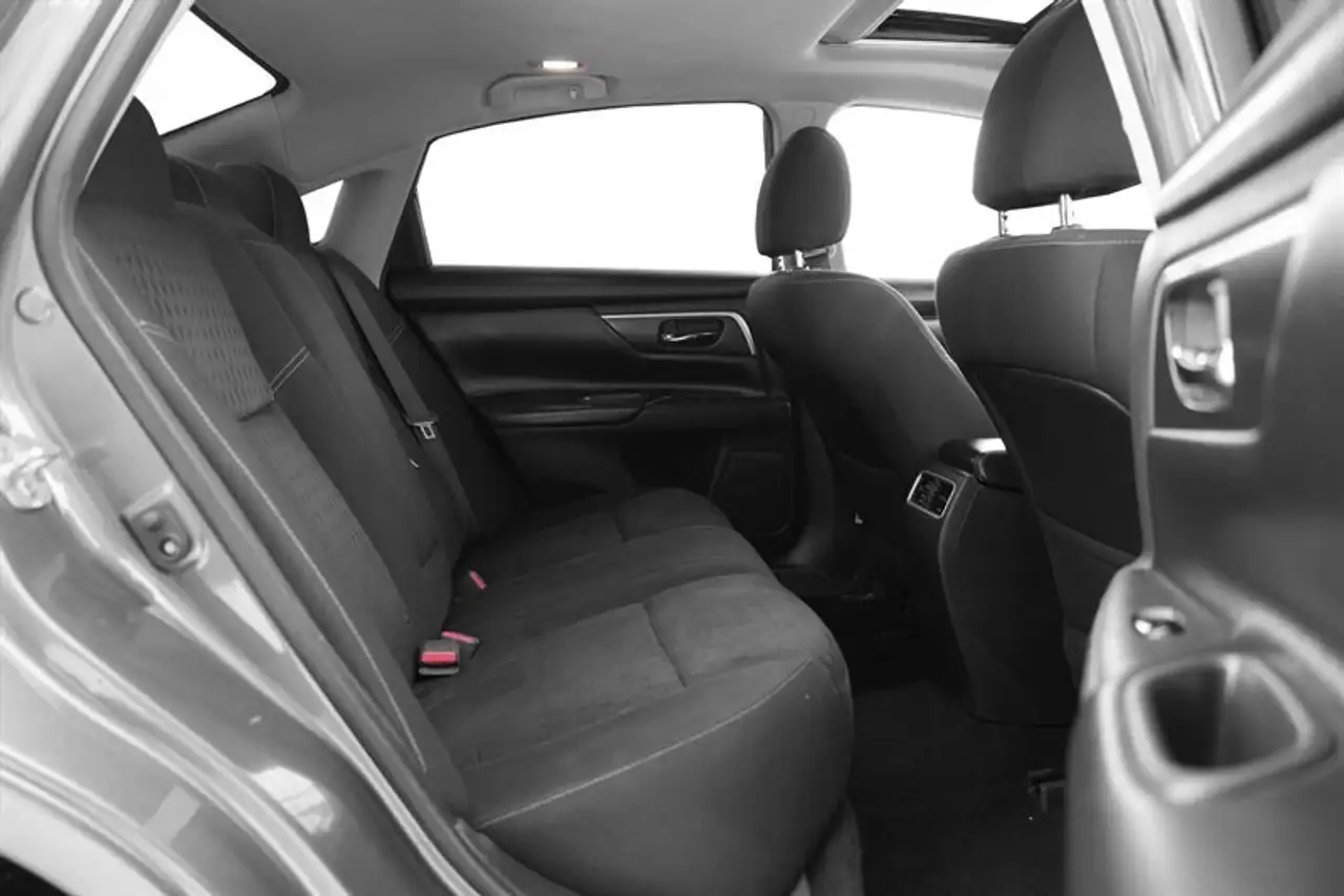 Nissan Altima снимка Nissan Altima