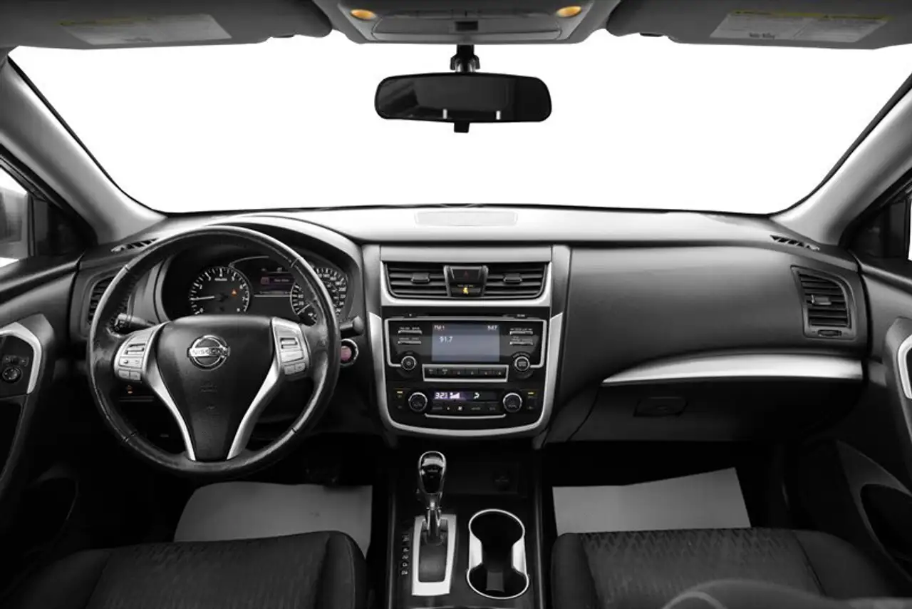 Nissan Altima снимка Nissan Altima
