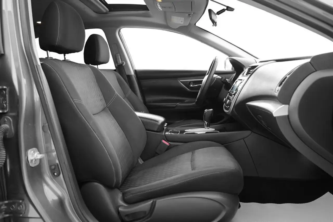 Nissan Altima снимка Nissan Altima