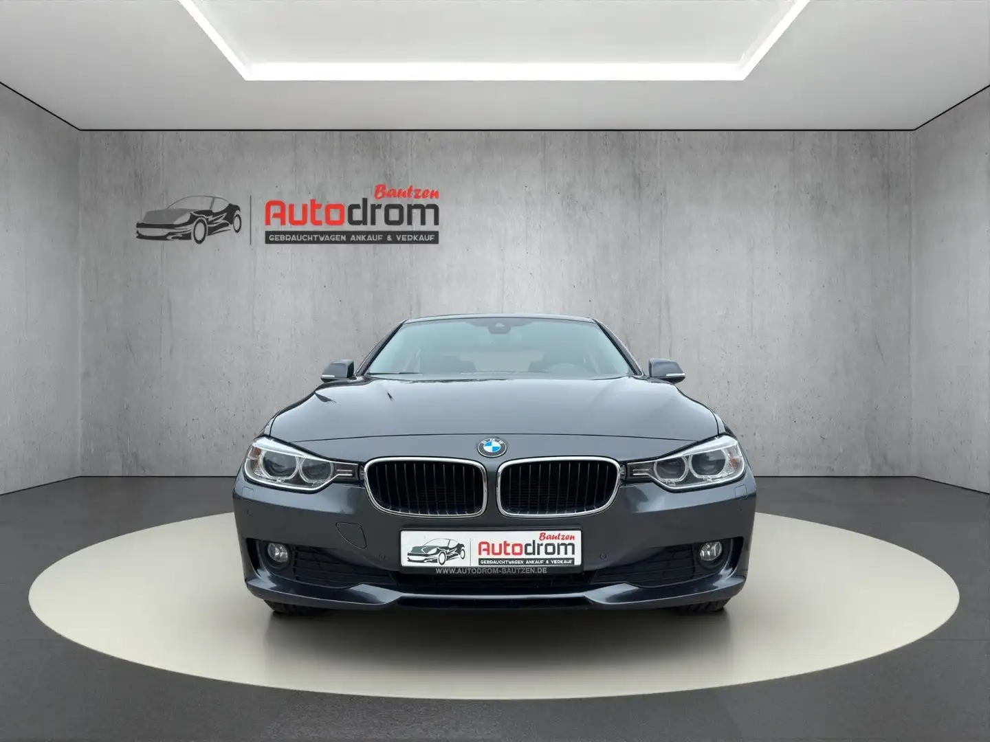 BMW 320 d Navi Klimaautomatik 8-fach Bereift Bi-Xenon Gris - 2