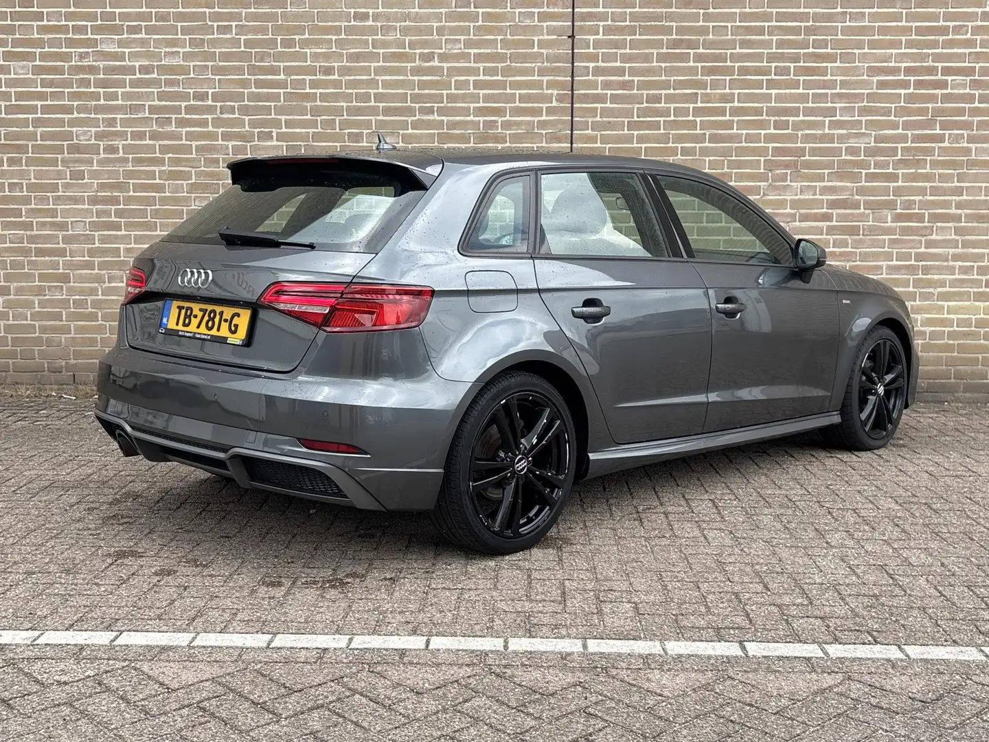 Audi A3 Sportback 1.0 TFSI Sport S Line Edition € 8.200 NE Gris - 2