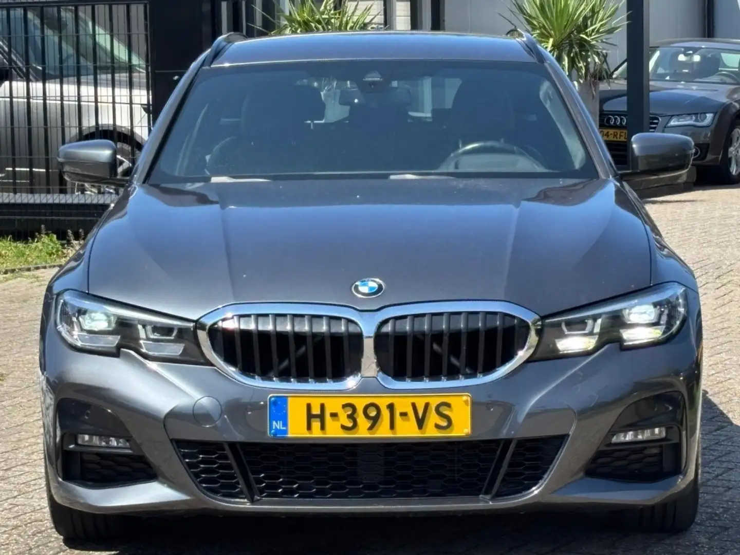 BMW 318 3-serie Touring 318i High Exe Aut 2020 M-Pakket De Grijs - 2
