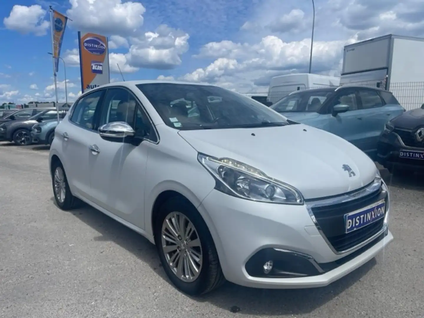 Peugeot 208 1.2i 12V S\u0026S - 110 - ALLURE + CAR PLAY Wit - 2