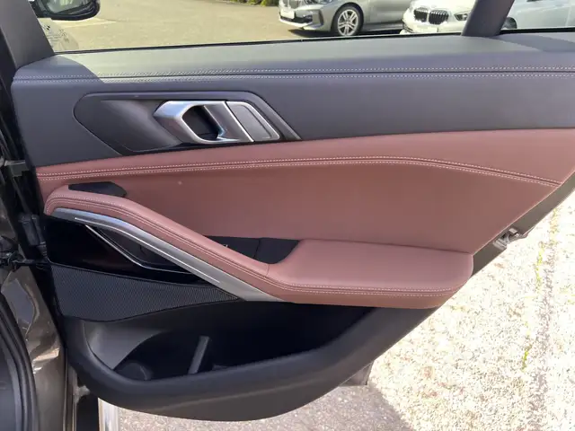 BMW X6 view 13