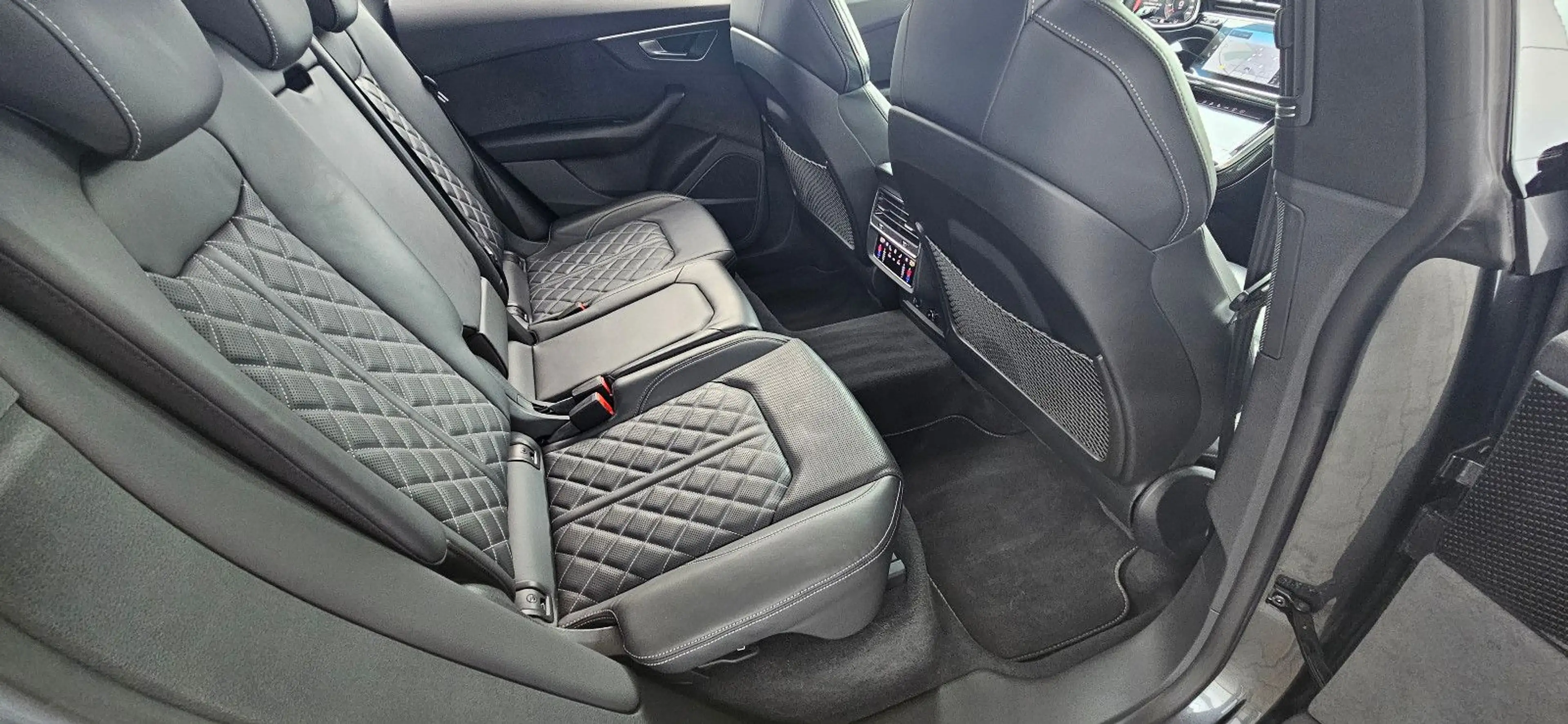 Audi SQ8 4.0 TFSI quattro competition plus — photo 10