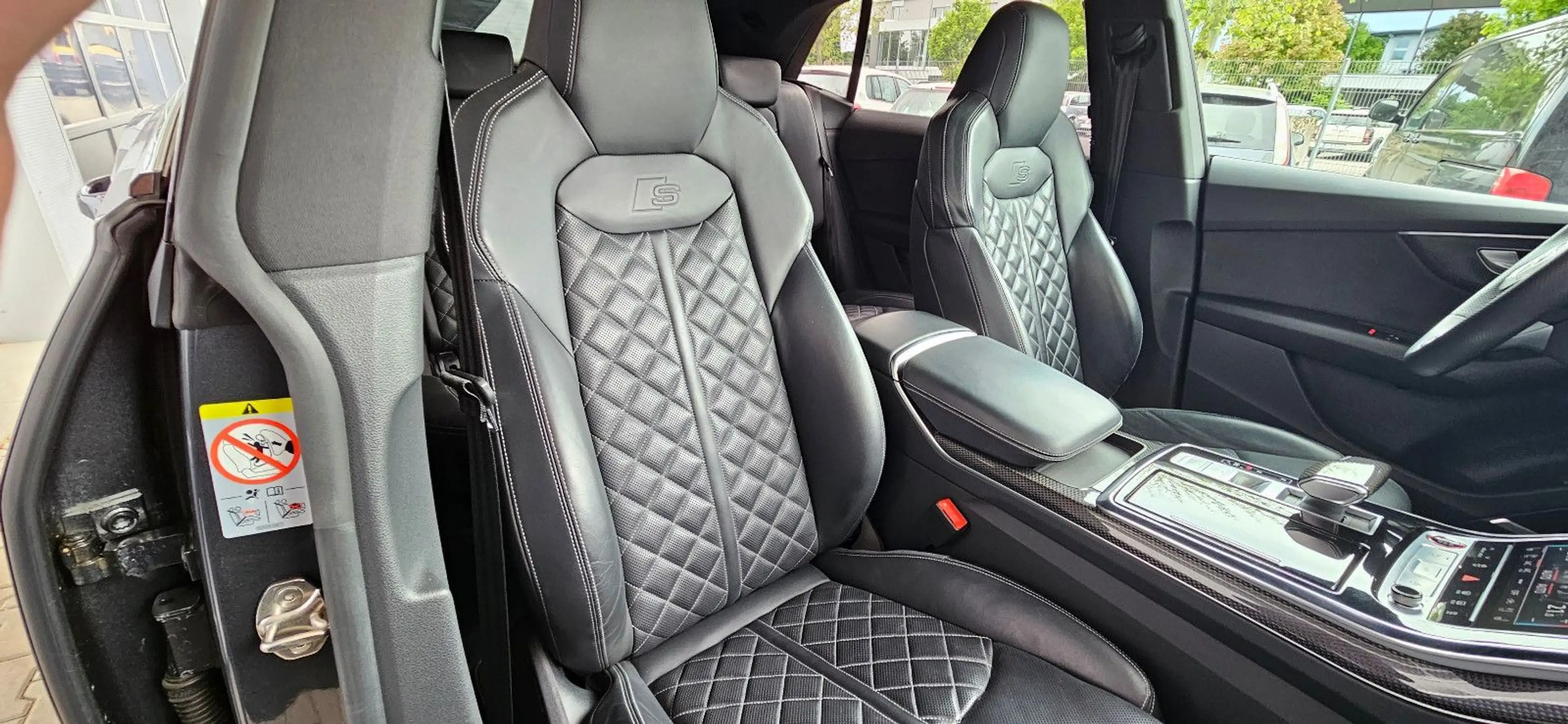 Audi SQ8 4.0 TFSI quattro competition plus — photo 12