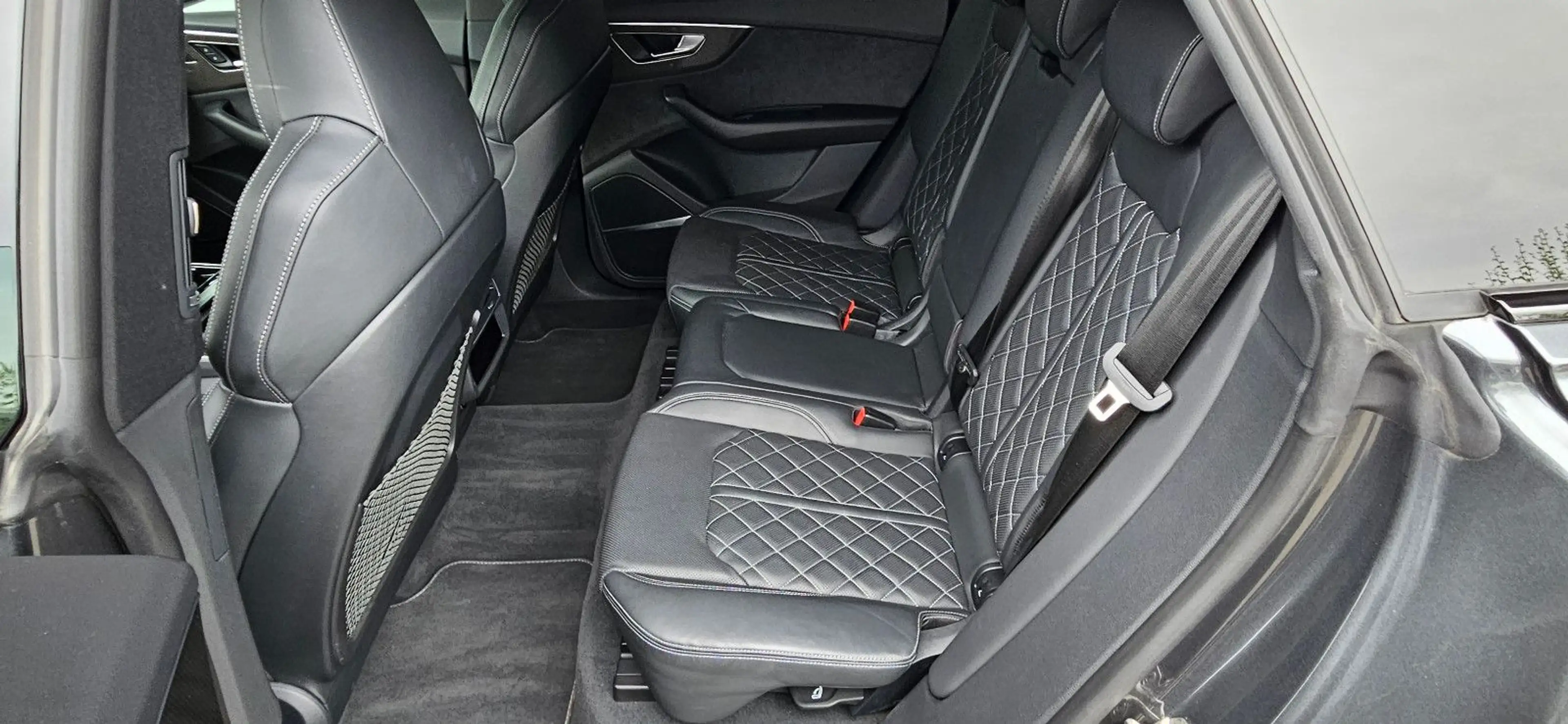 Audi SQ8 4.0 TFSI quattro competition plus — photo 13