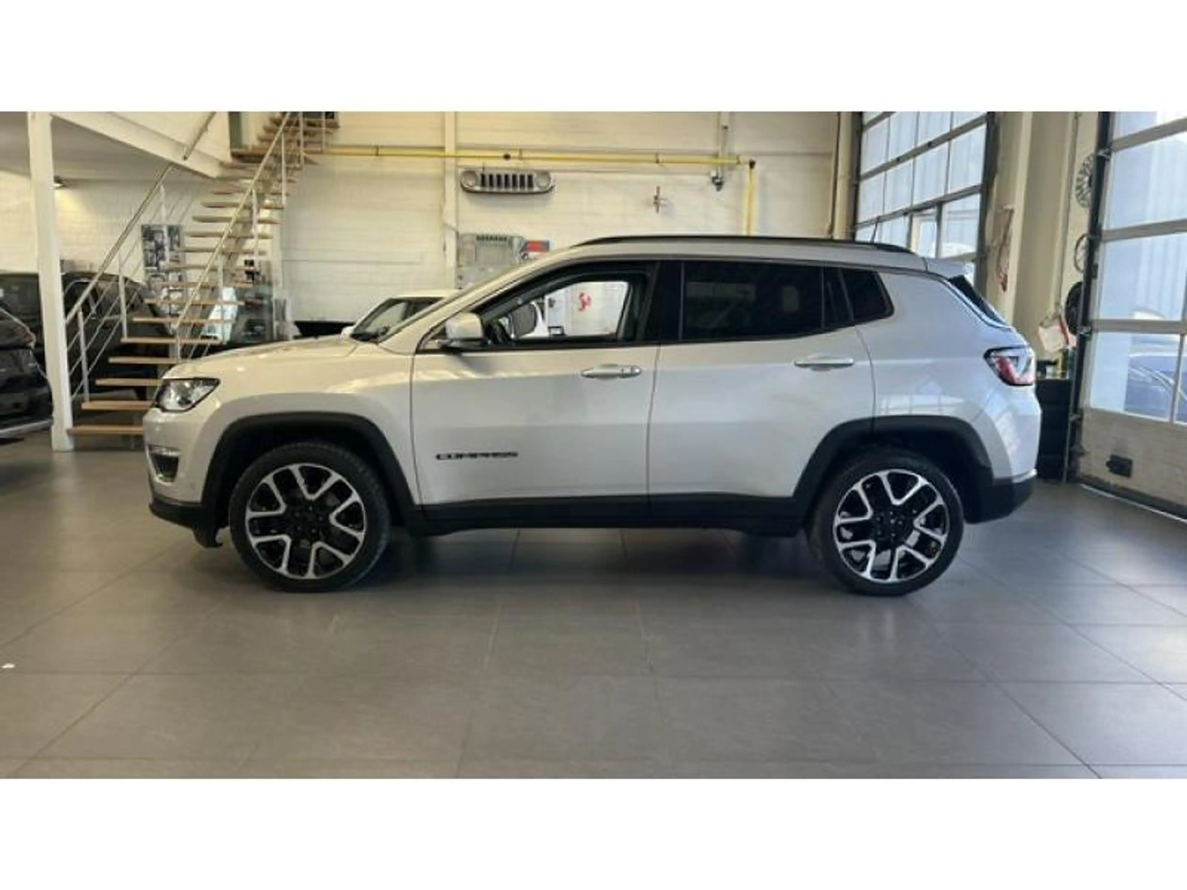 Jeep Compass Limited *Automatique* — photo 2
