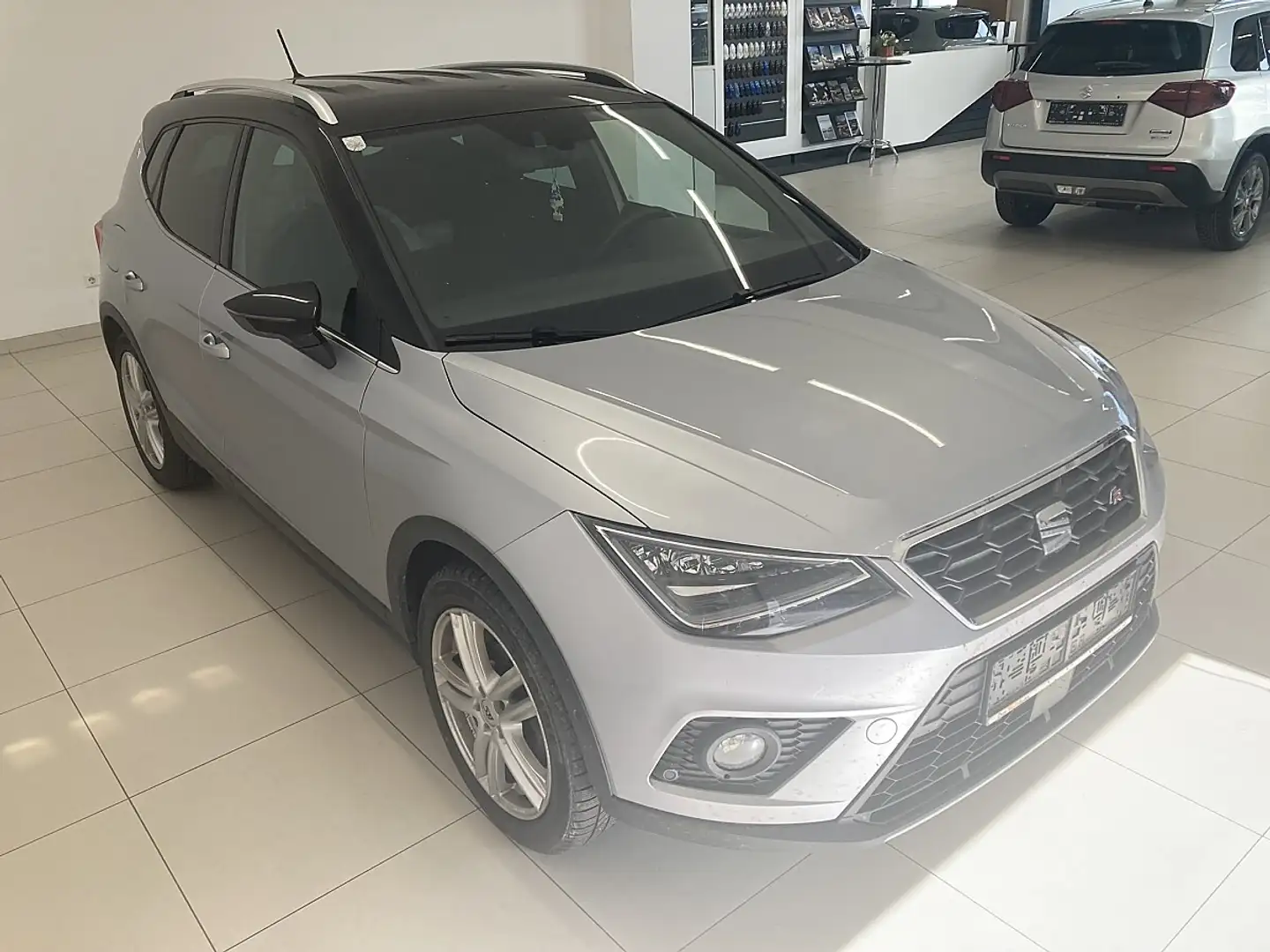 SEAT Arona FR 110PS.TurboBenziner Silber - 2