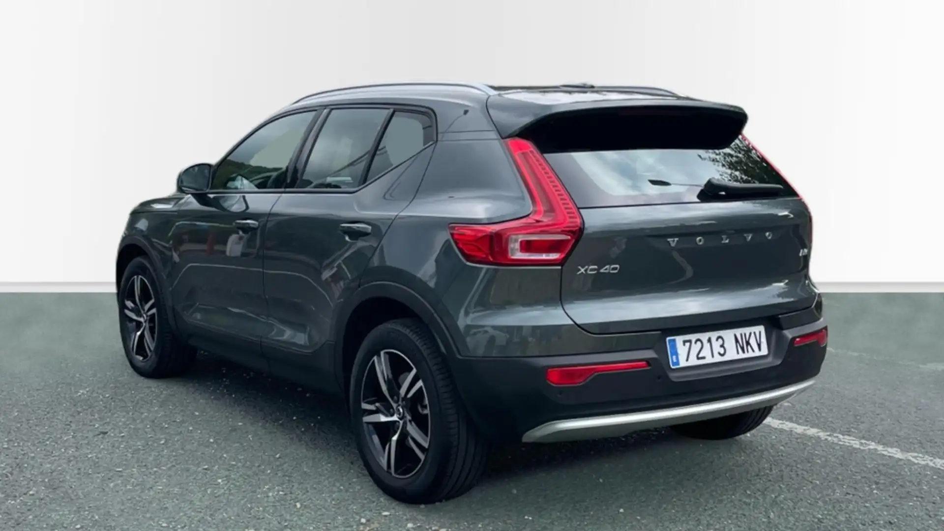 Volvo XC40 2.0 B3 MHEV CORE DCT 5P - 2
