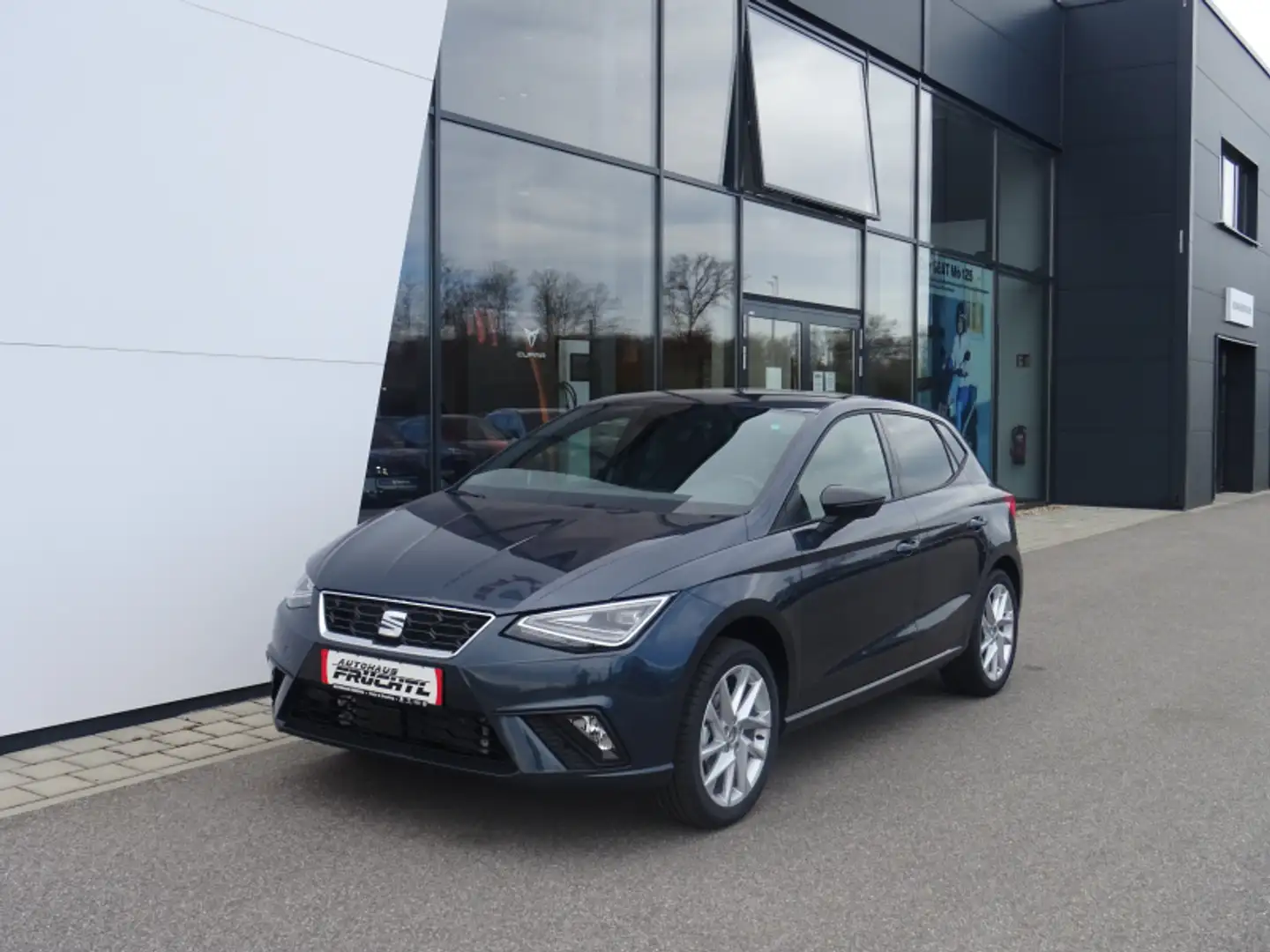 SEAT Ibiza Ibiza 1.0 TSI FR DSG 115PS Navi ACC Voll-LED Virtu Grau - 2