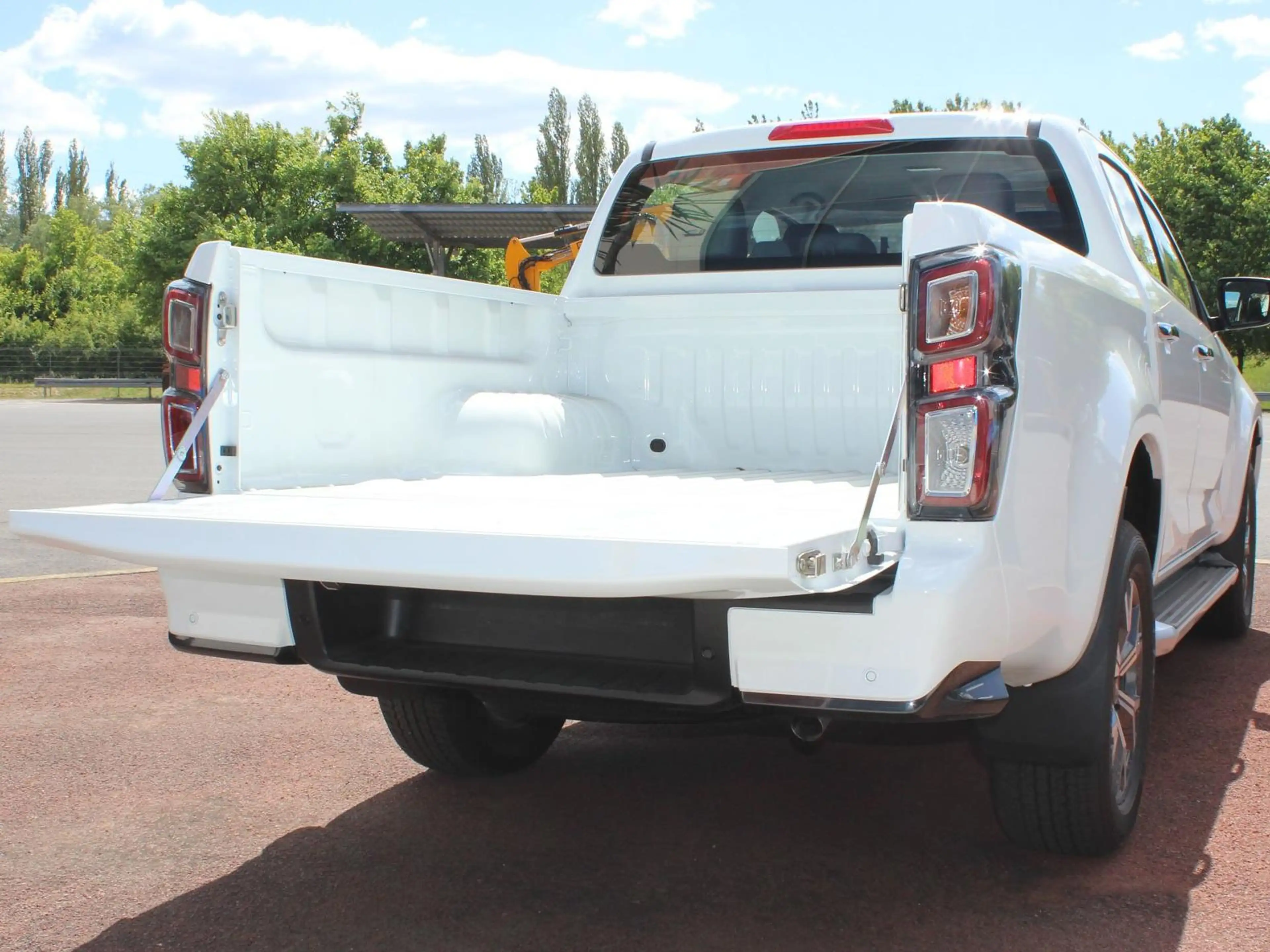 Isuzu D-Max Double Cab LSE 4WD Automatik, Kamera/LED/ SOFORT ! — photo 6