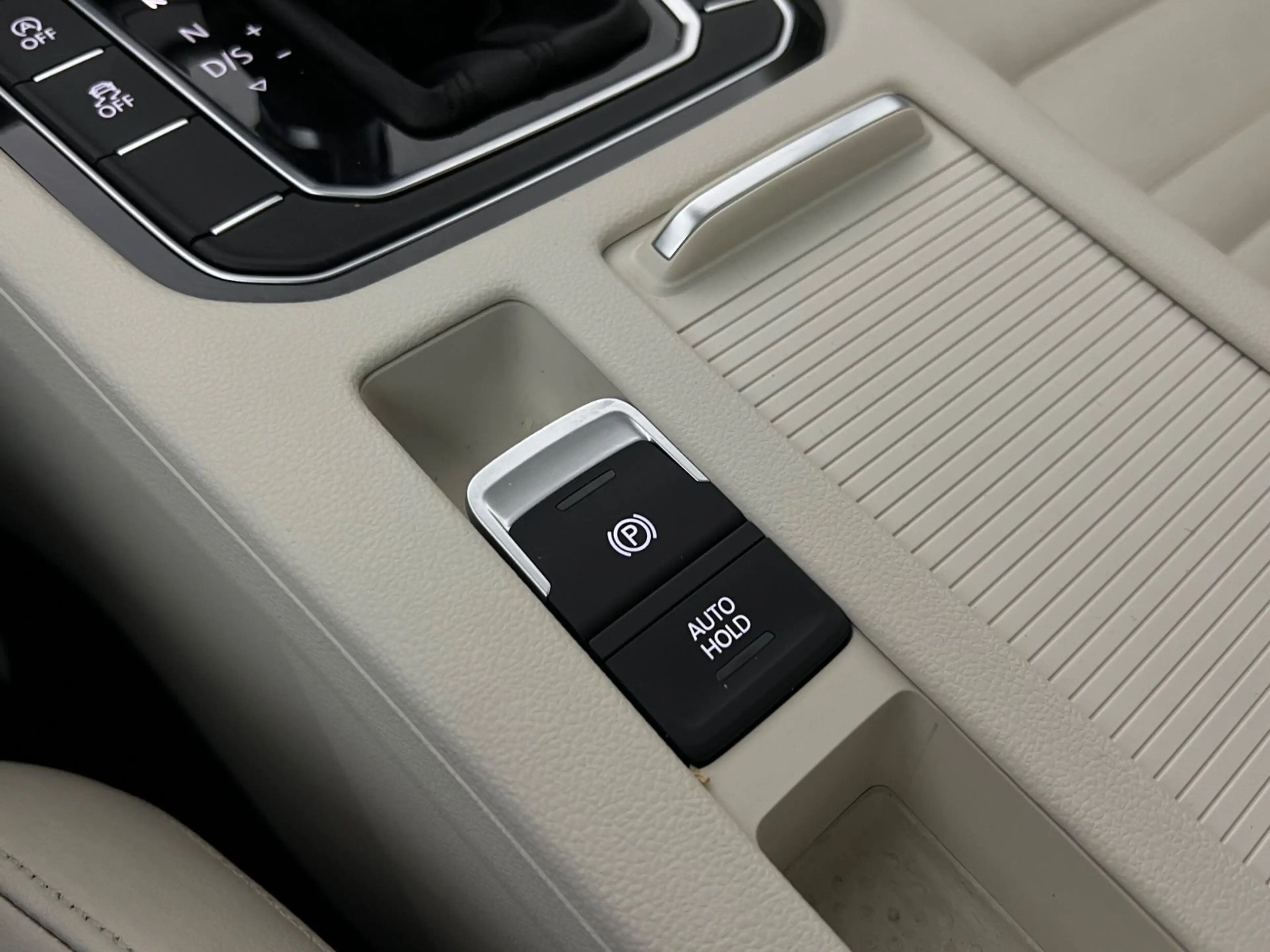 Volkswagen Passat Highline/ 4x4/ DYNAUDIO/ MASSAGE/ AHK/ — photo 36