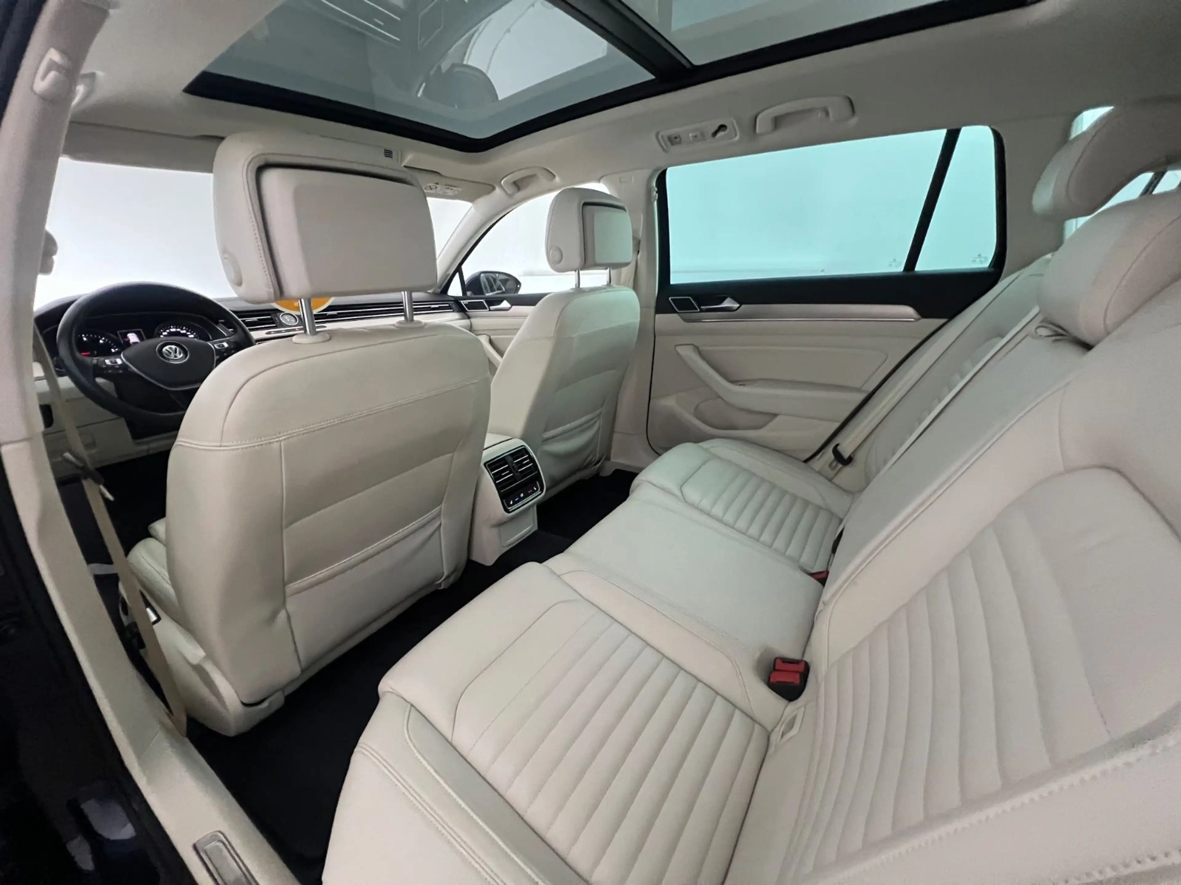Volkswagen Passat Highline/ 4x4/ DYNAUDIO/ MASSAGE/ AHK/ — photo 18