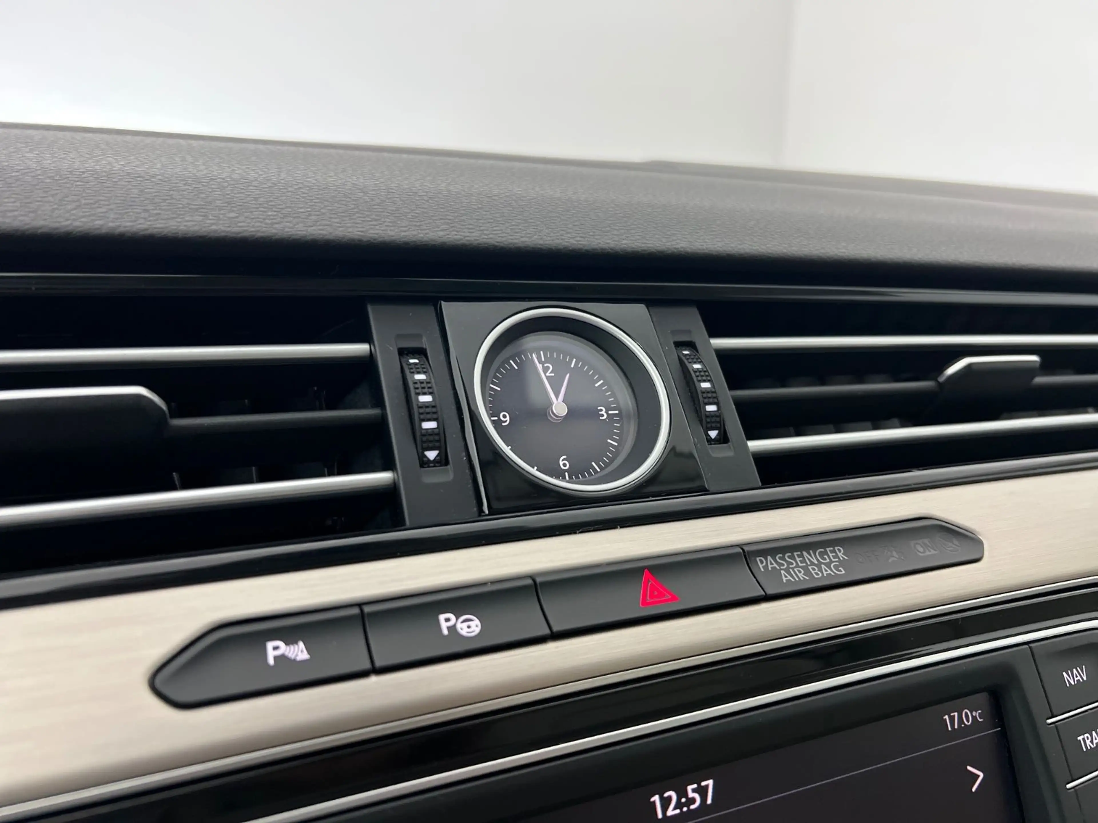 Volkswagen Passat Highline/ 4x4/ DYNAUDIO/ MASSAGE/ AHK/ — photo 25