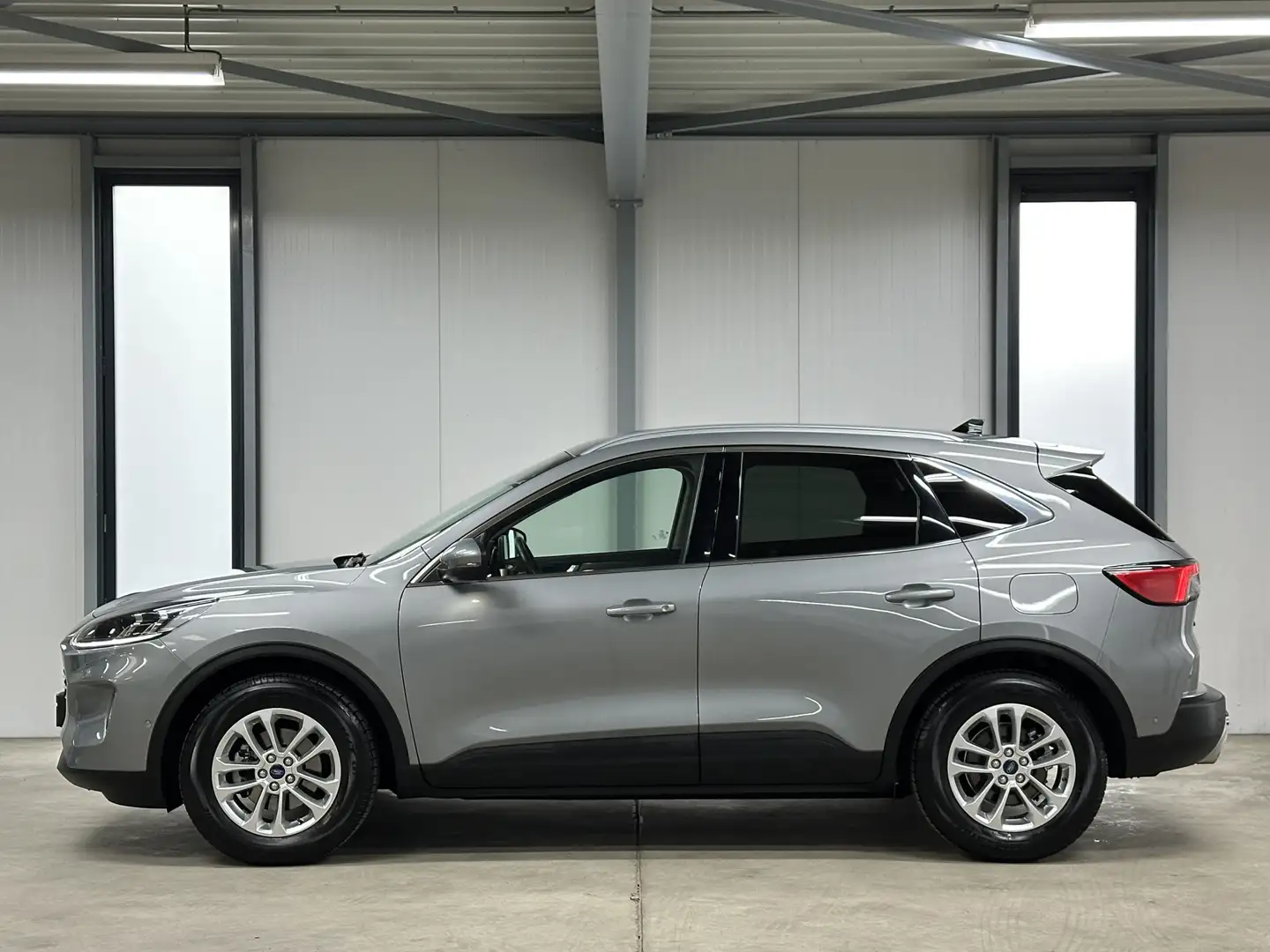 Ford Kuga 1.5 Titanium 150pk | B&O | Head-up | ACC | Trekhaa Grijs - 2