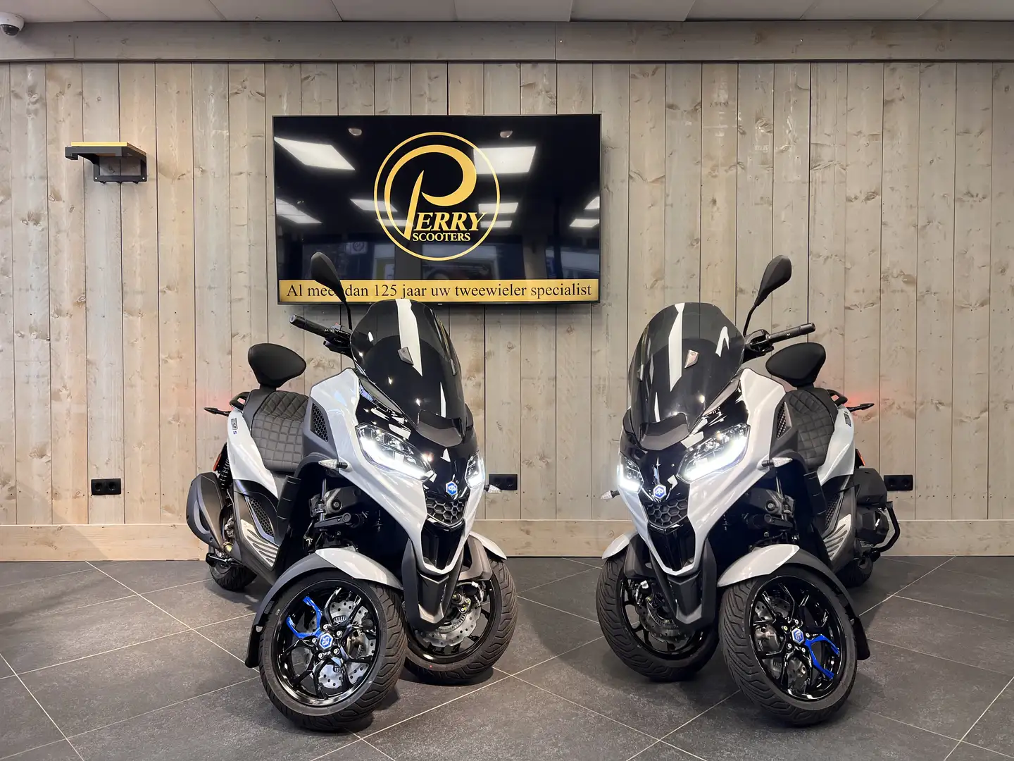 Piaggio MP3 310 HPE 2025 EURO5+ SPORT 4 JAAR FABRIEKSGARANTIE! Plateado - 2