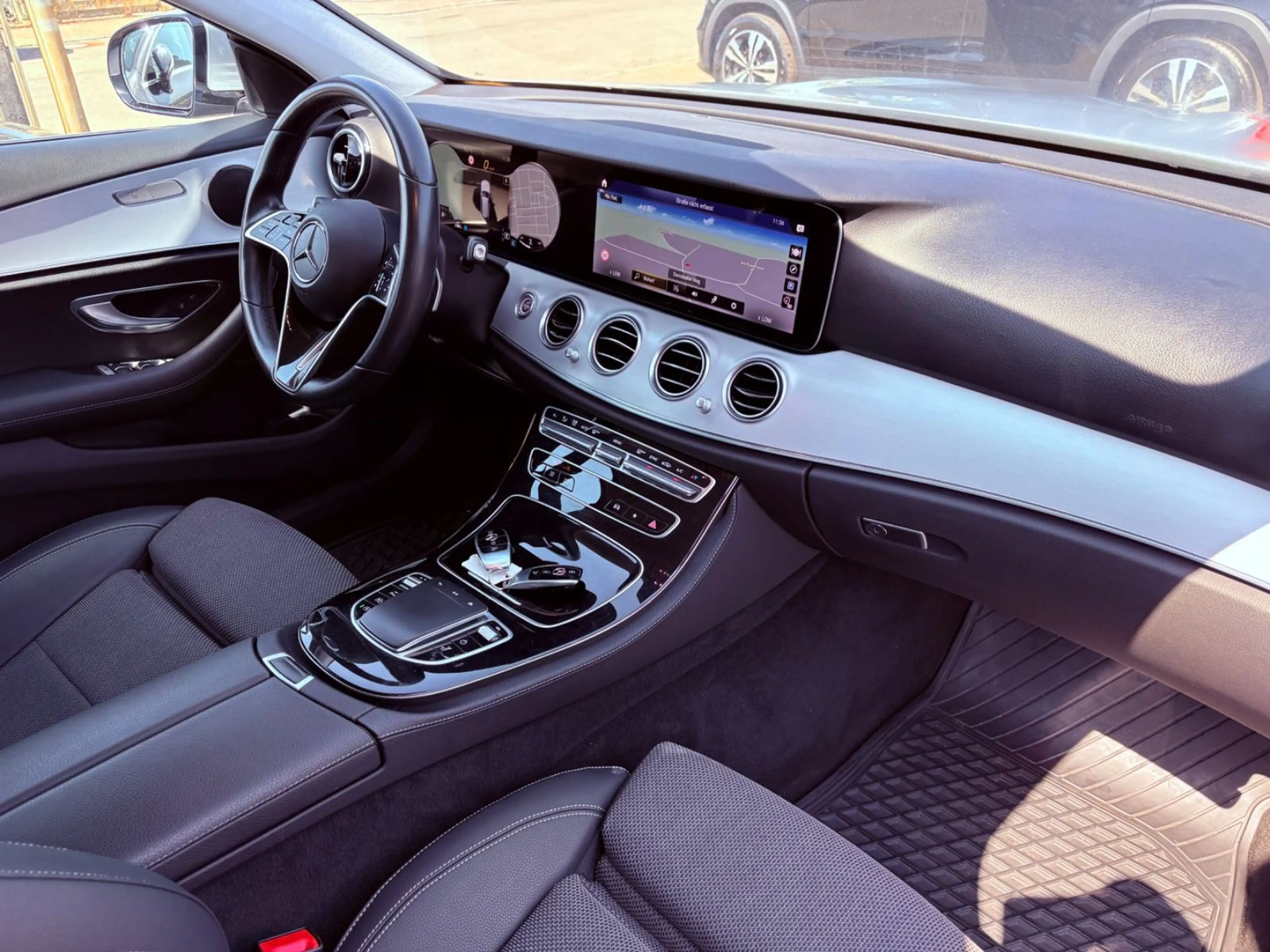 Mercedes-Benz E 220 d 4Matic T-Modell|Facelift|R.-Kamera|1.Hand — photo 6
