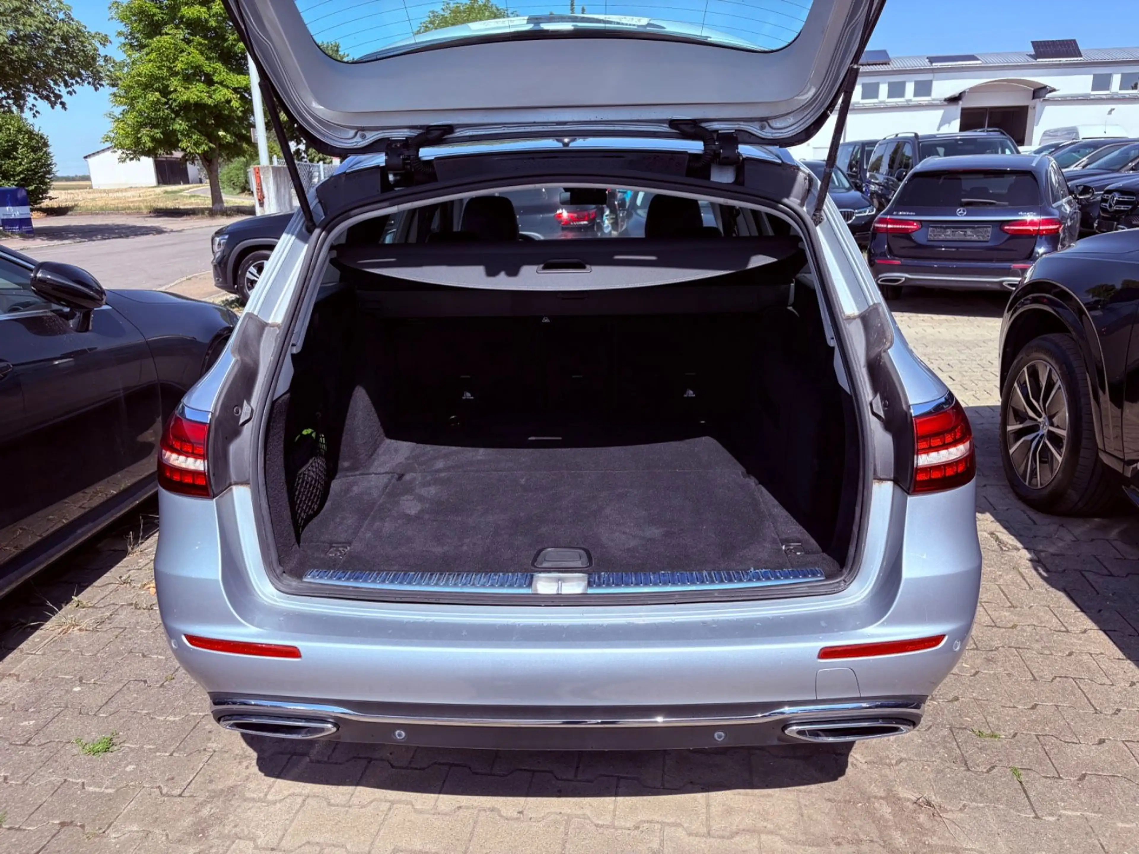 Mercedes-Benz E 220 d 4Matic T-Modell|Facelift|R.-Kamera|1.Hand — photo 10
