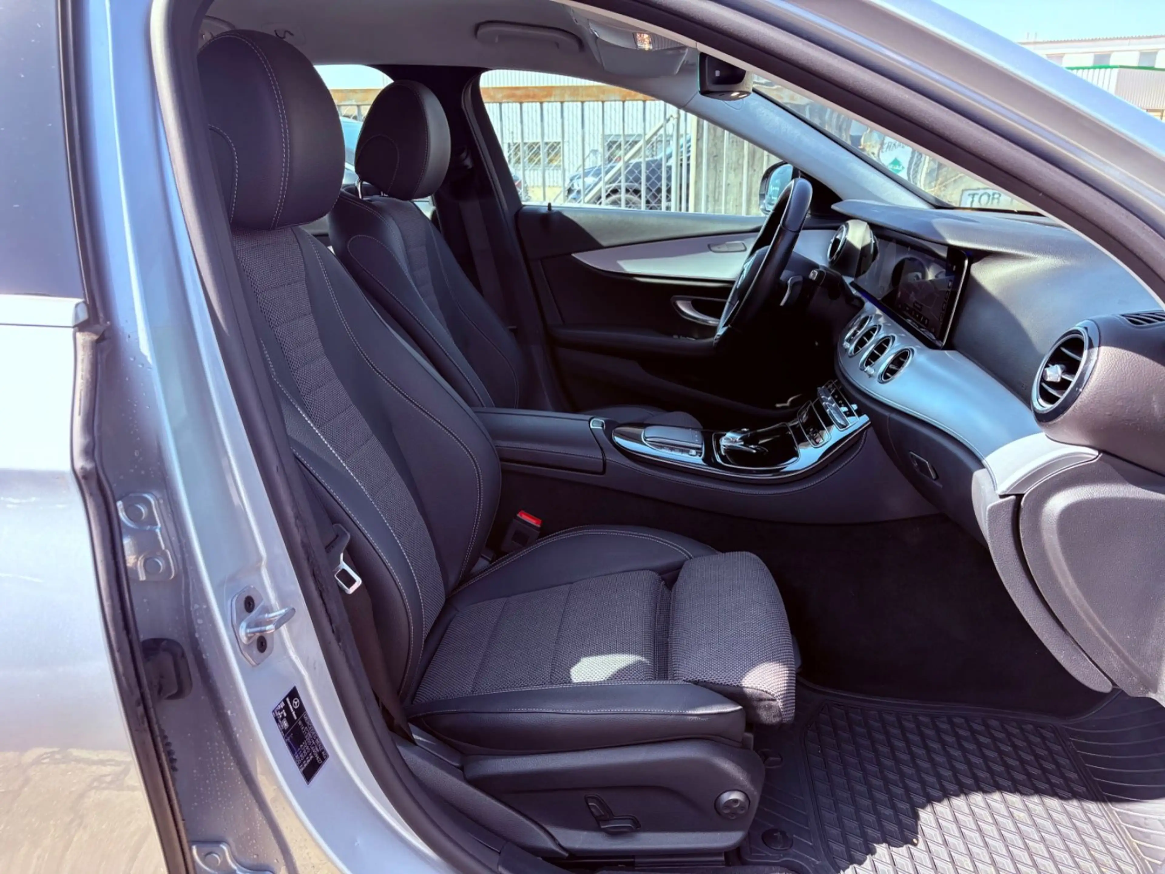 Mercedes-Benz E 220 d 4Matic T-Modell|Facelift|R.-Kamera|1.Hand — photo 5