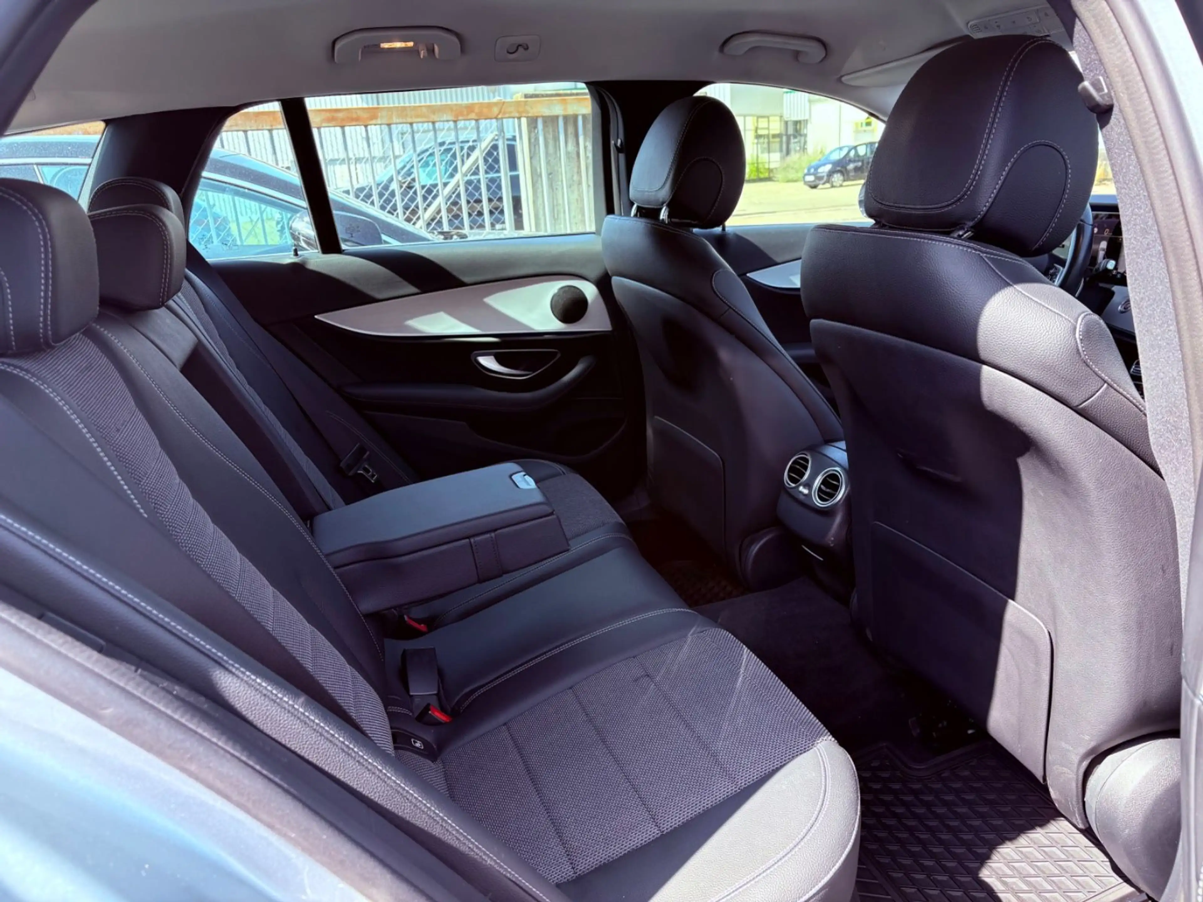 Mercedes-Benz E 220 d 4Matic T-Modell|Facelift|R.-Kamera|1.Hand — photo 9
