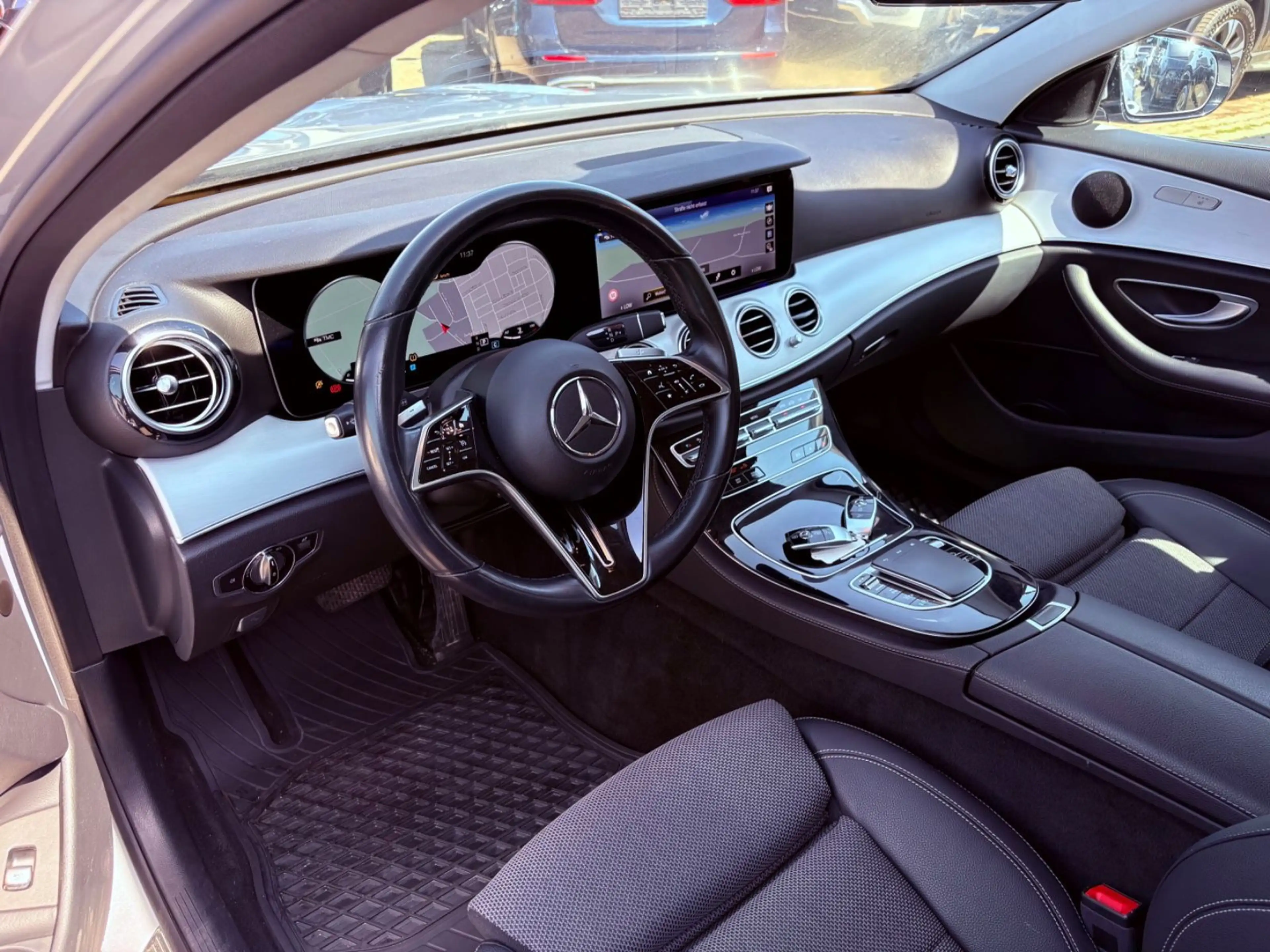Mercedes-Benz E 220 d 4Matic T-Modell|Facelift|R.-Kamera|1.Hand — photo 12