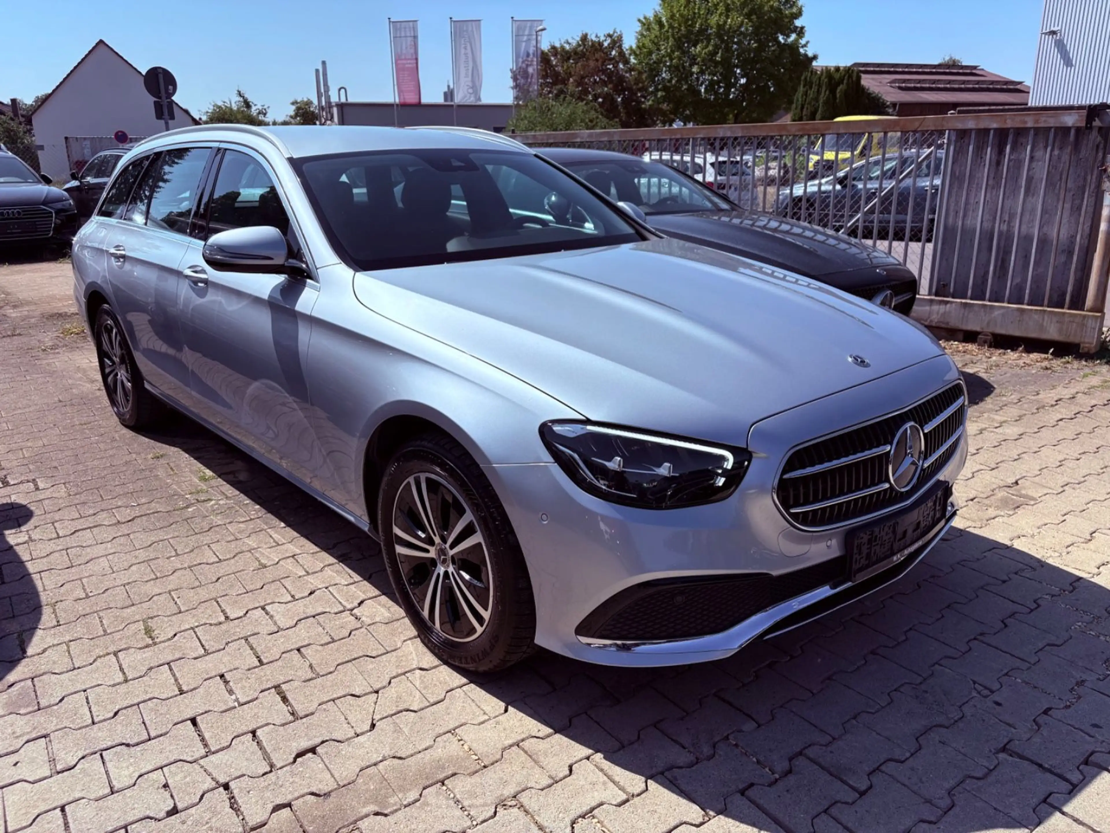 Mercedes-Benz E 220 d 4Matic T-Modell|Facelift|R.-Kamera|1.Hand — photo 4