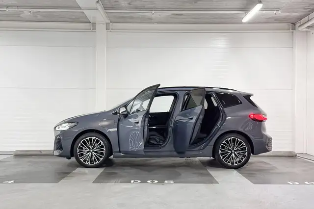 BMW 2 Series view 3