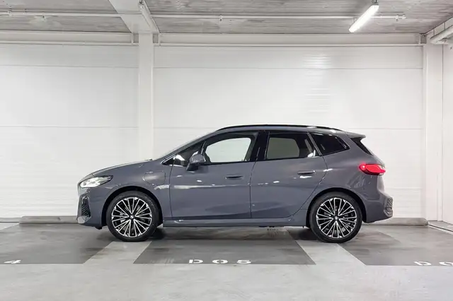 BMW 2 Series view 2