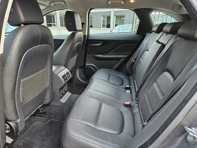 Jaguar F-Pace view 8