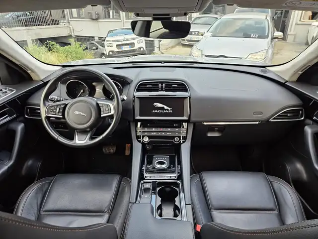 Jaguar F-Pace view 9