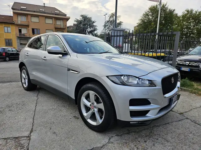 Jaguar F-Pace view 3