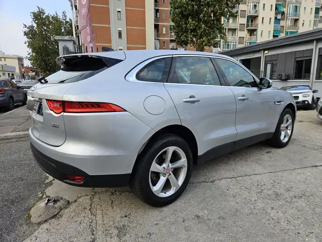 Jaguar F-Pace view 4