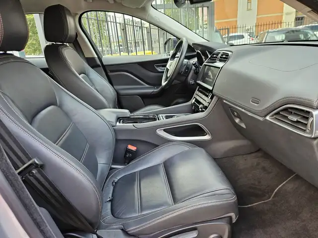Jaguar F-Pace view 10