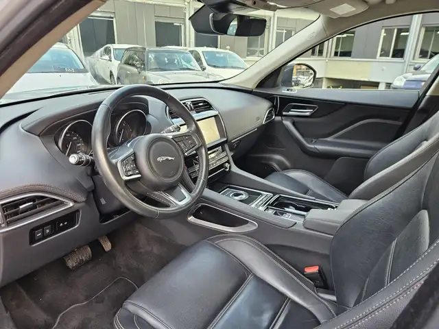 Jaguar F-Pace view 7