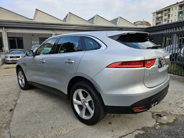 Jaguar F-Pace view 6