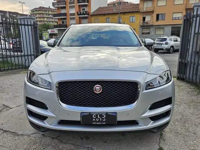 Jaguar F-Pace view 2