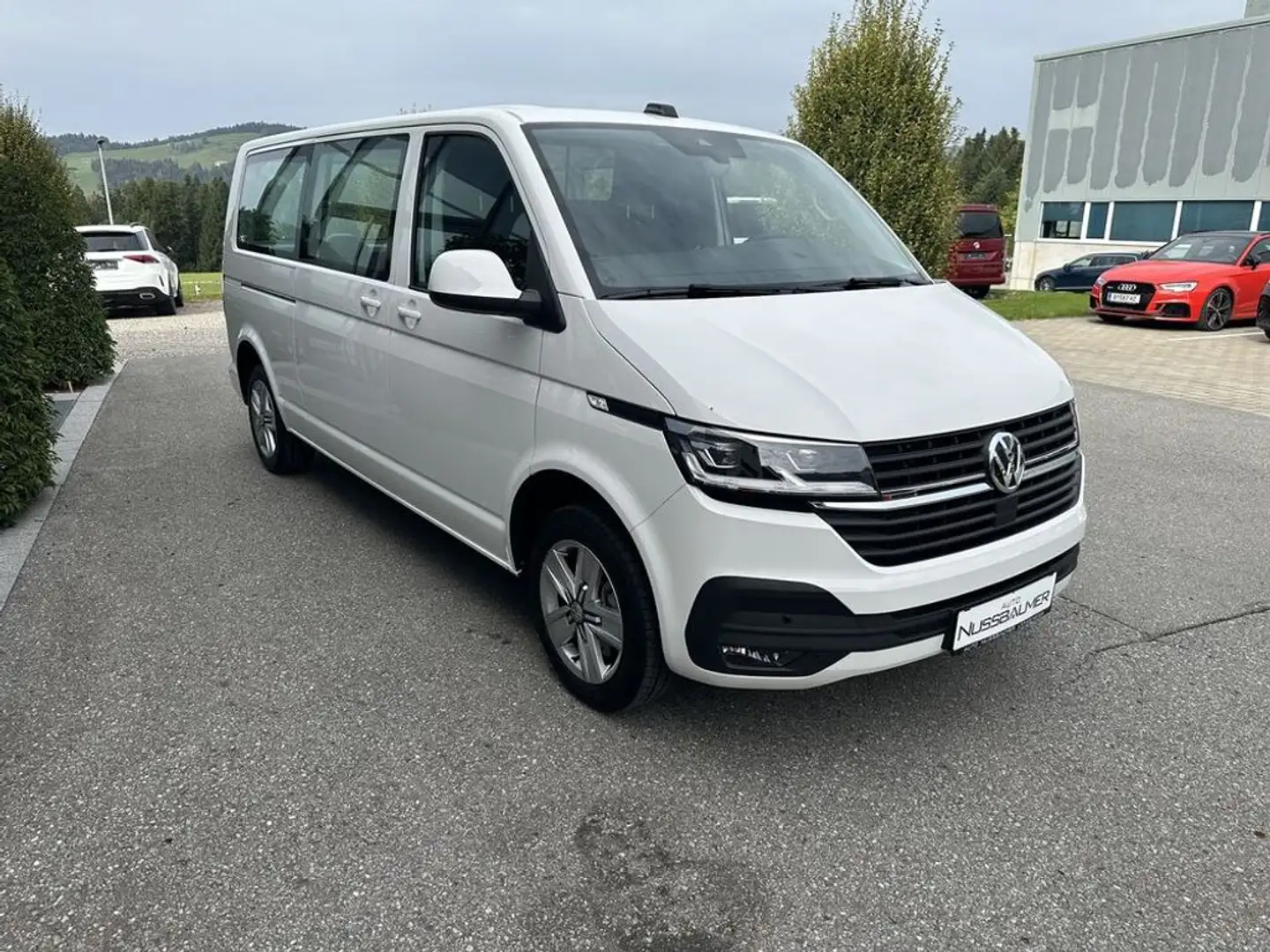 Volkswagen T6.1 Kombi LR 4MOT LED Navi Kamera ACC ohne Sitze Weiß - 2