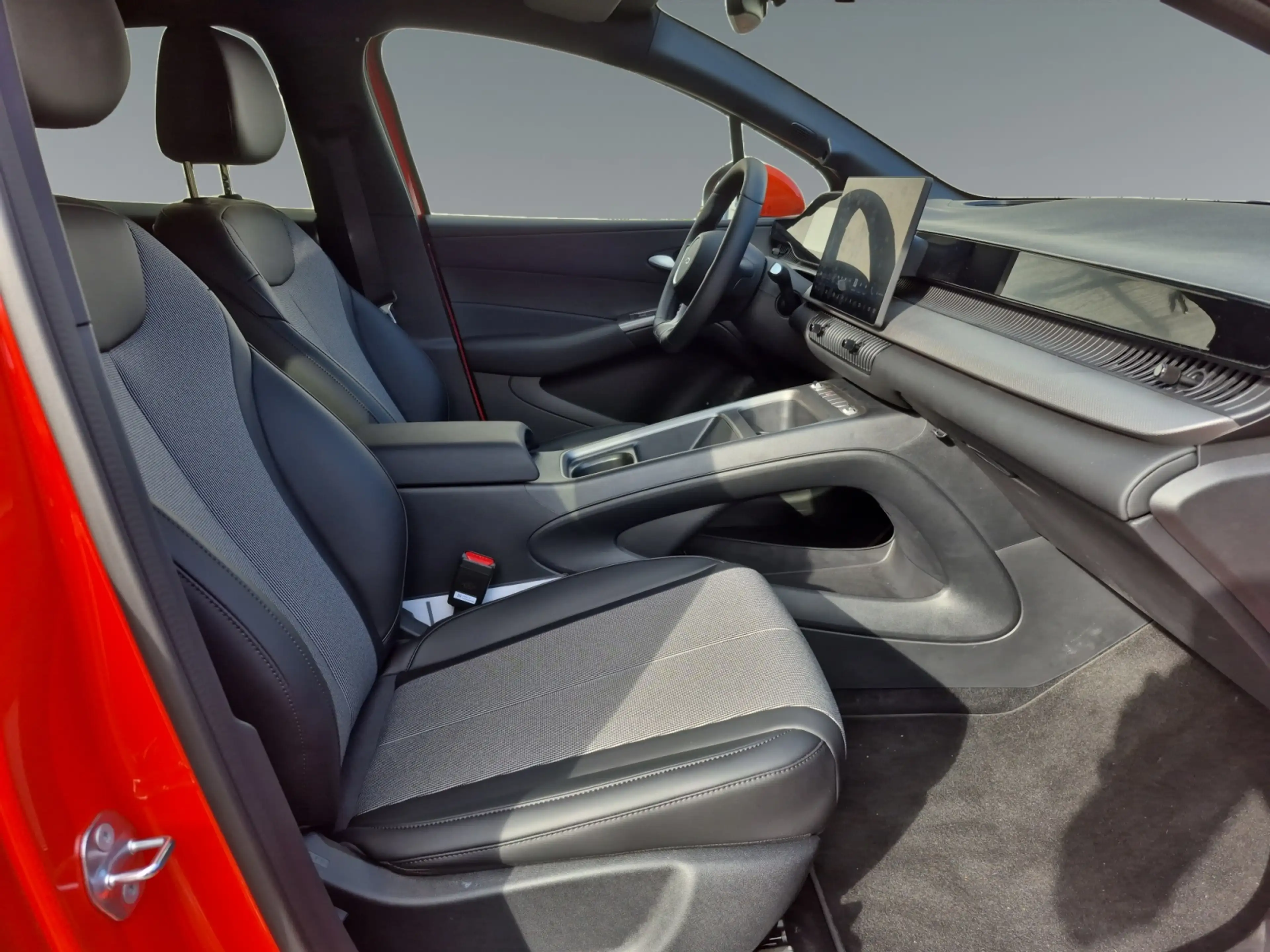 BYD Dolphin G DM-i Comfort — photo 12
