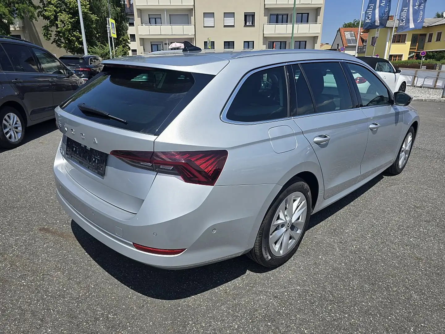 Skoda Octavia Combi 2,0 TDI Style DSG Gris - 2
